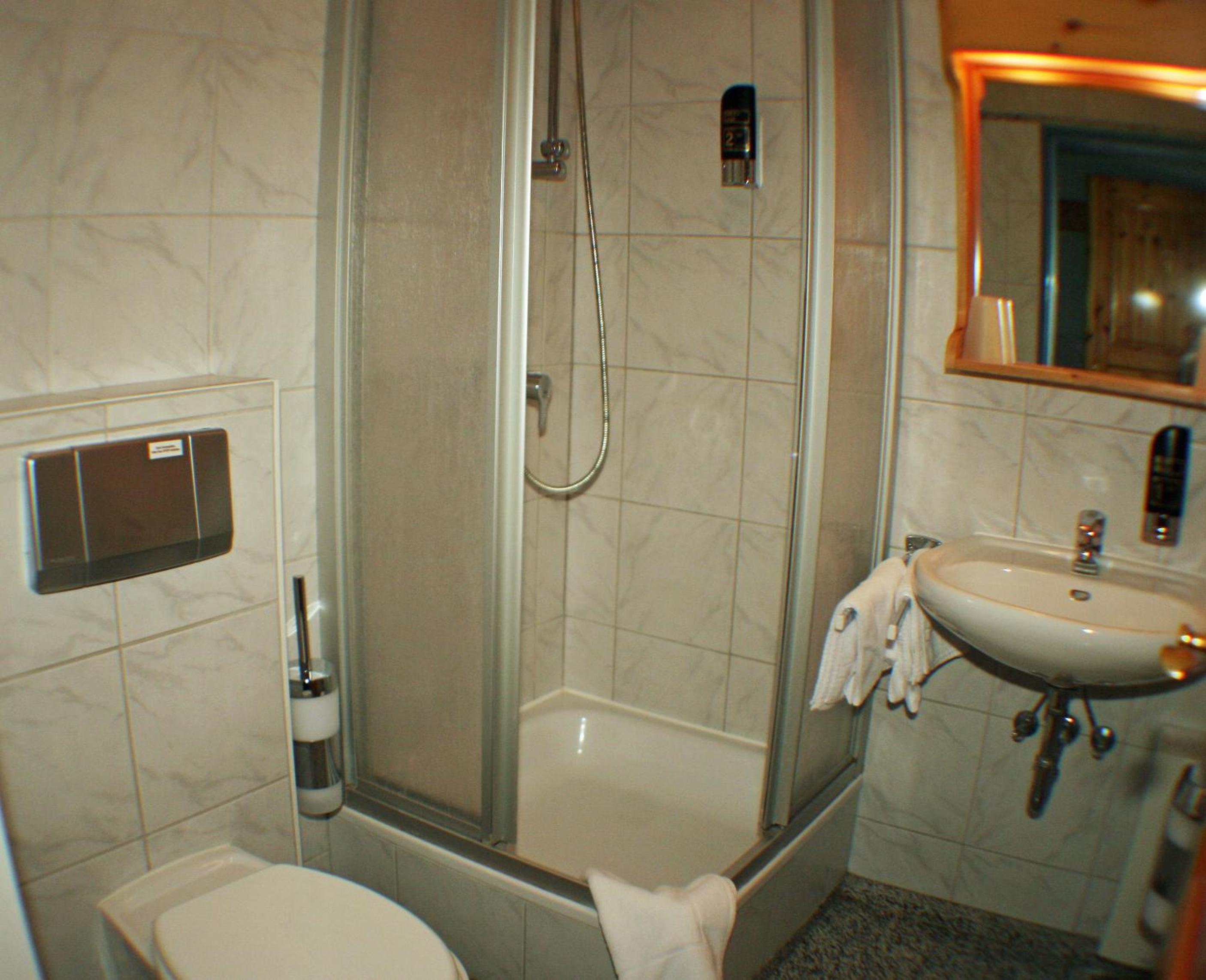 Large Double Room - Photo 4