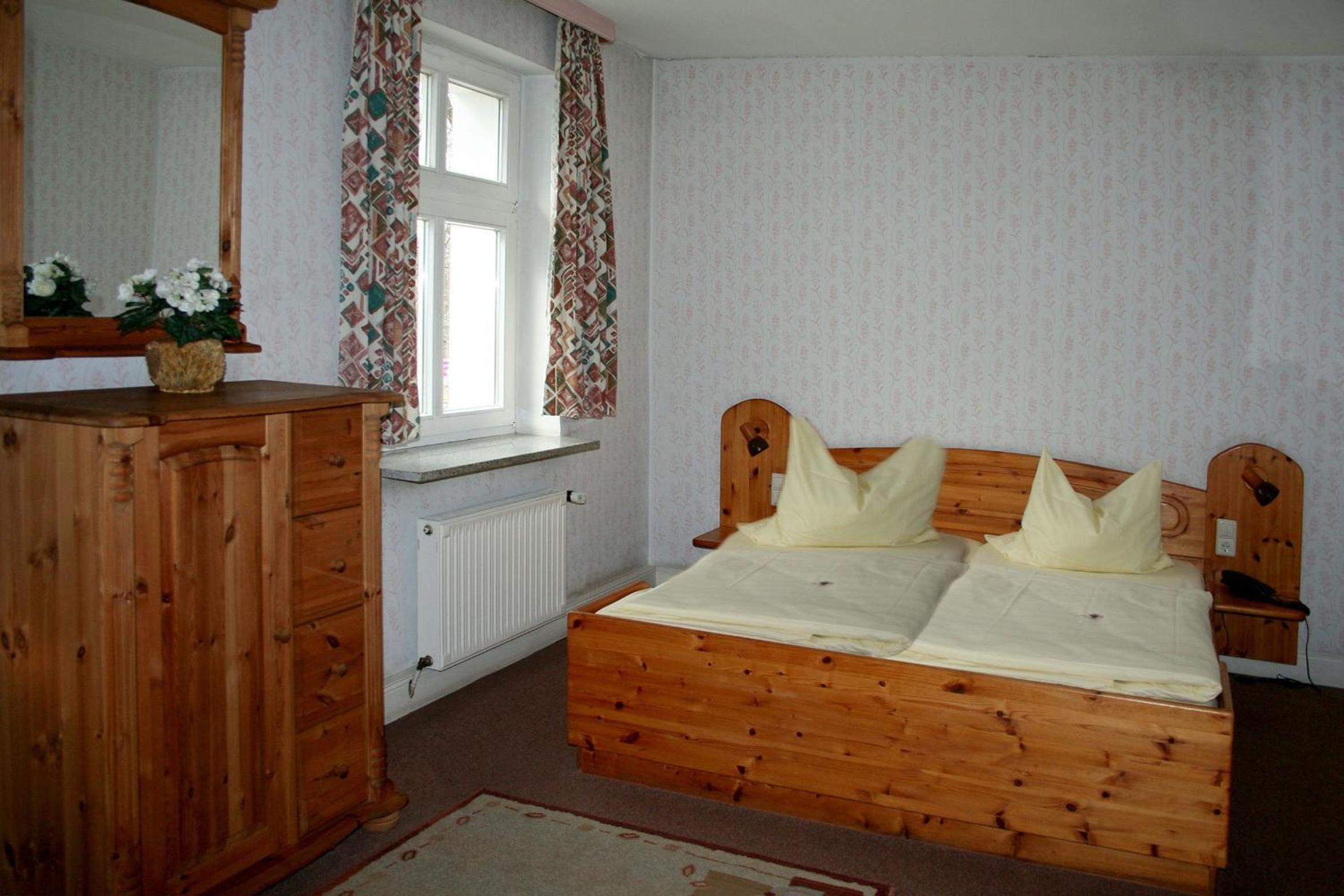 Large Double Room - Photo 9