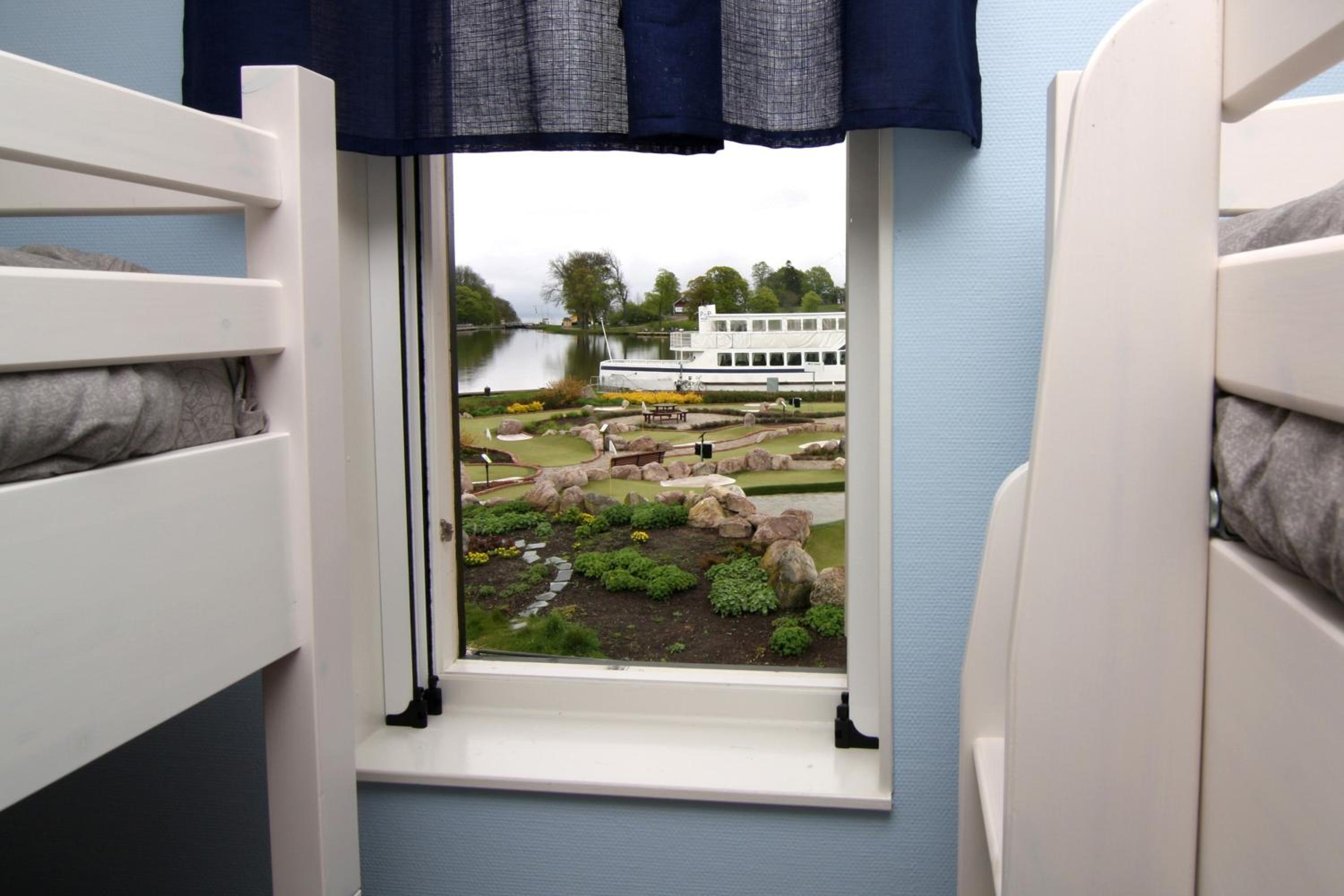 Standard Twin Room with Shared Bathroom photo 2