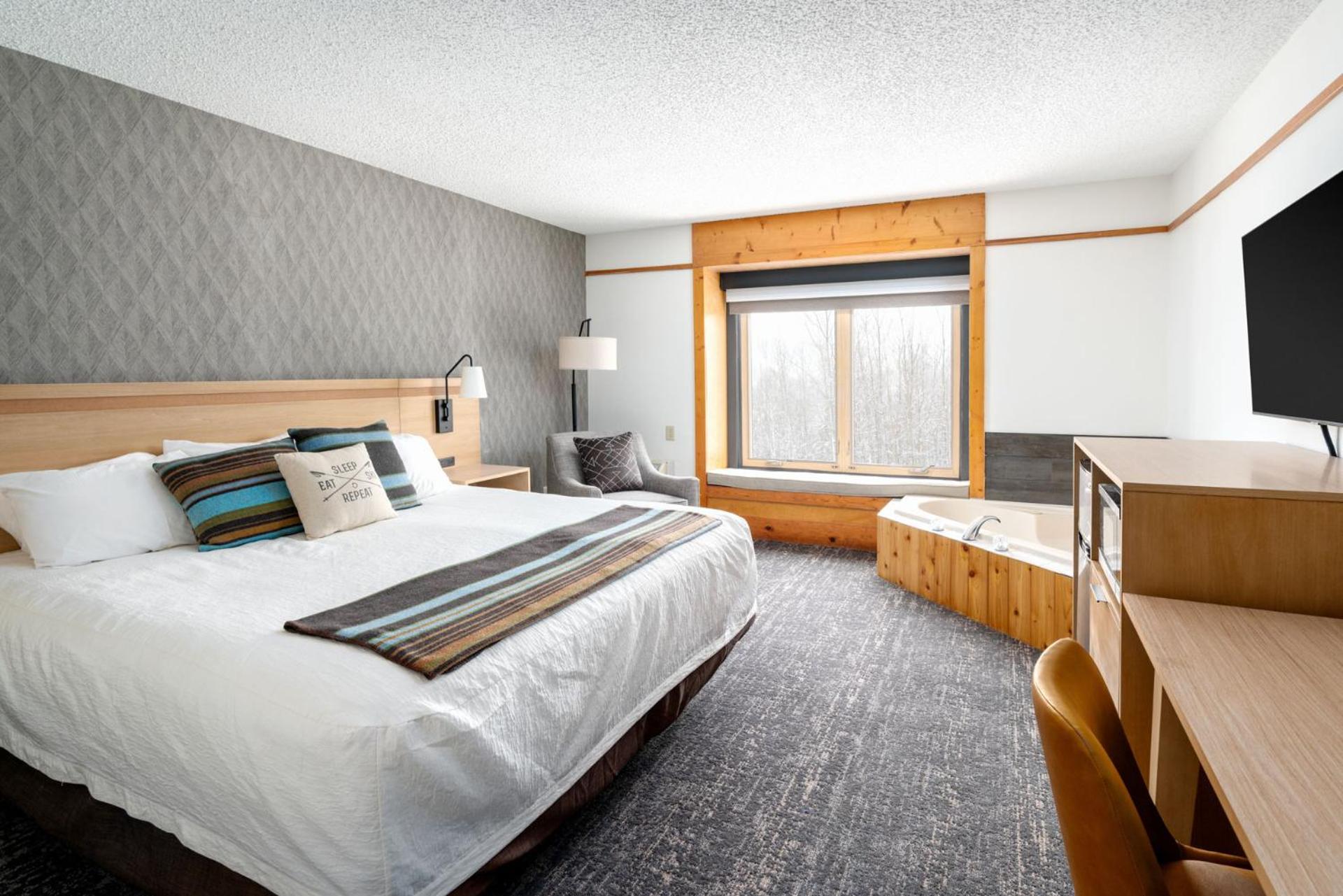 Deluxe King Room with Spa Bath