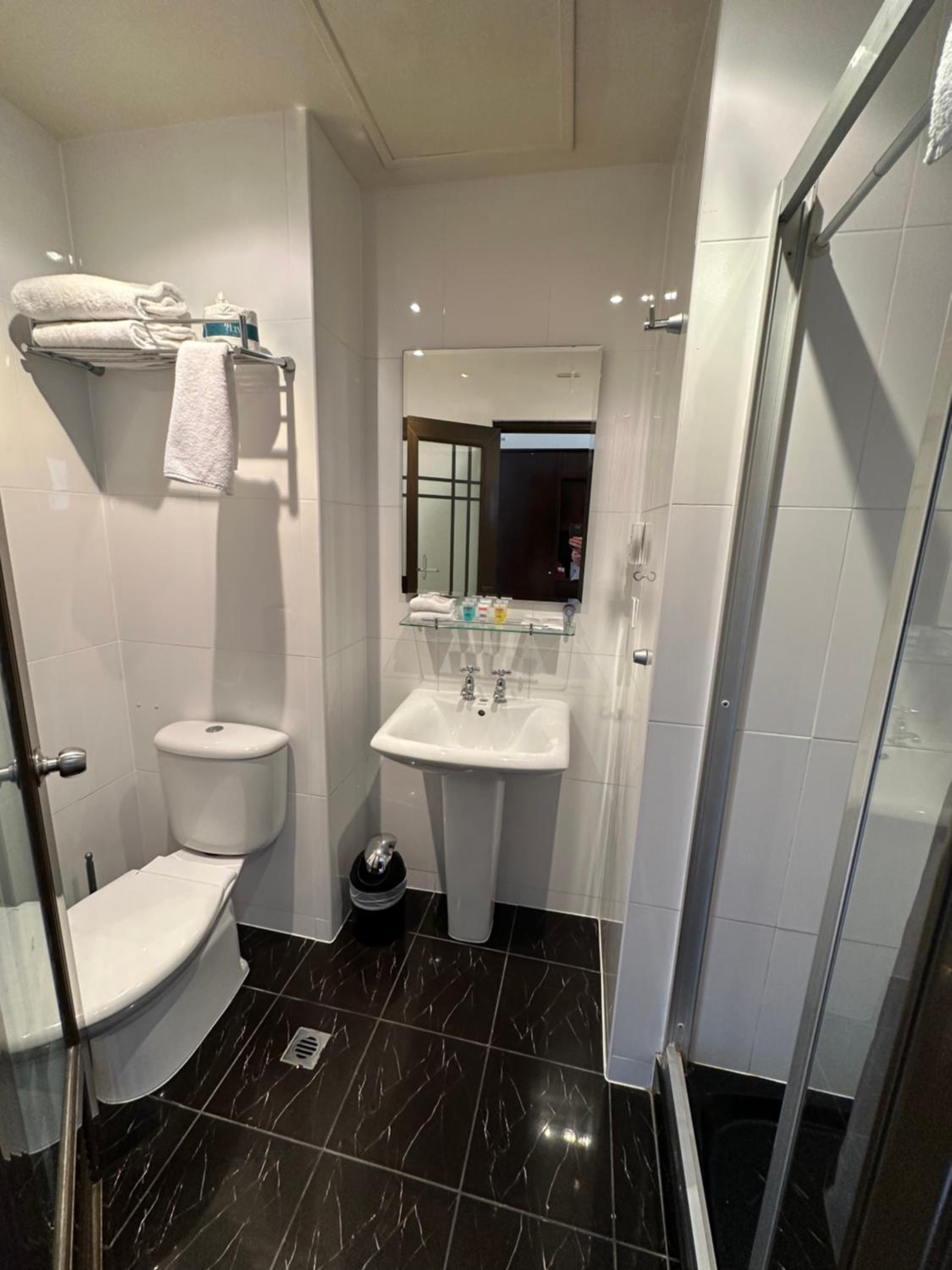 Double Room - Photo 8