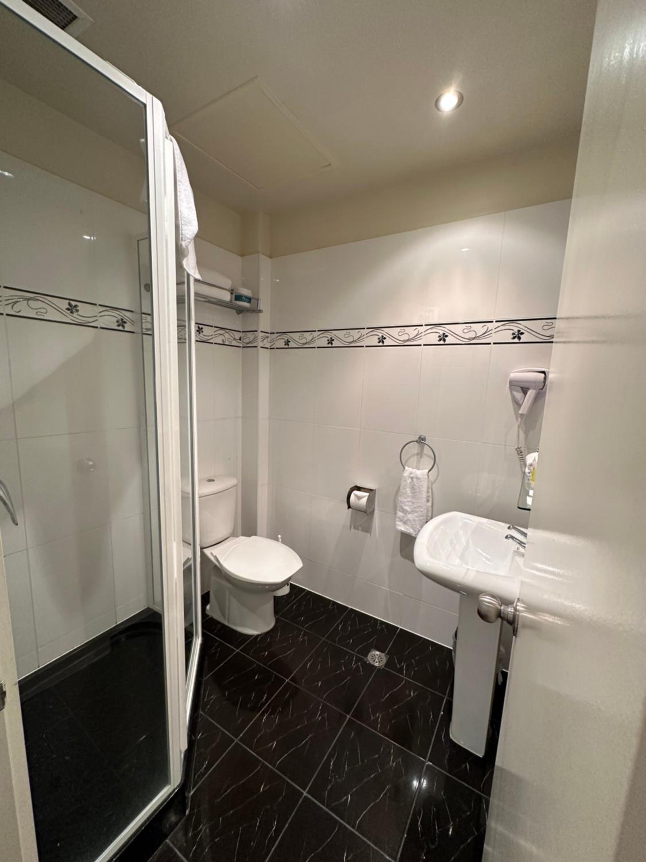 Double Room - Photo 5