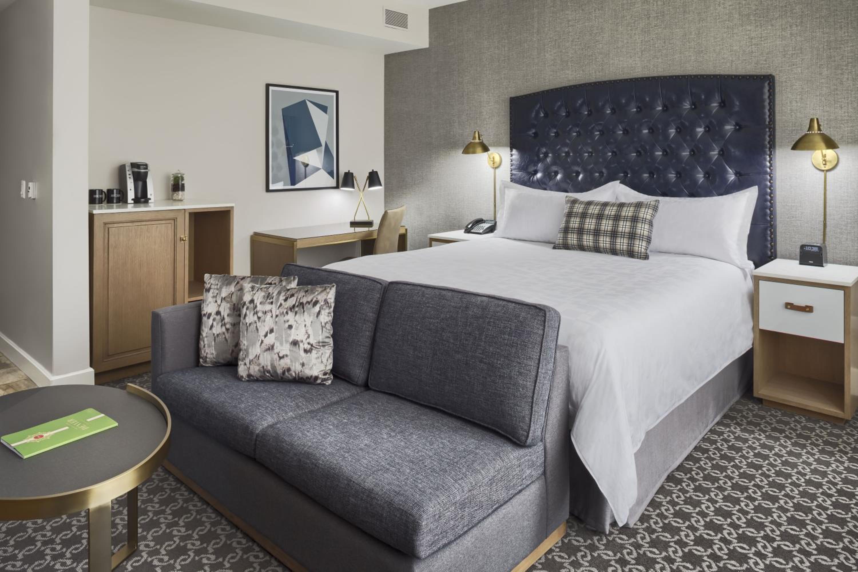 Deluxe King Room - Photo 2