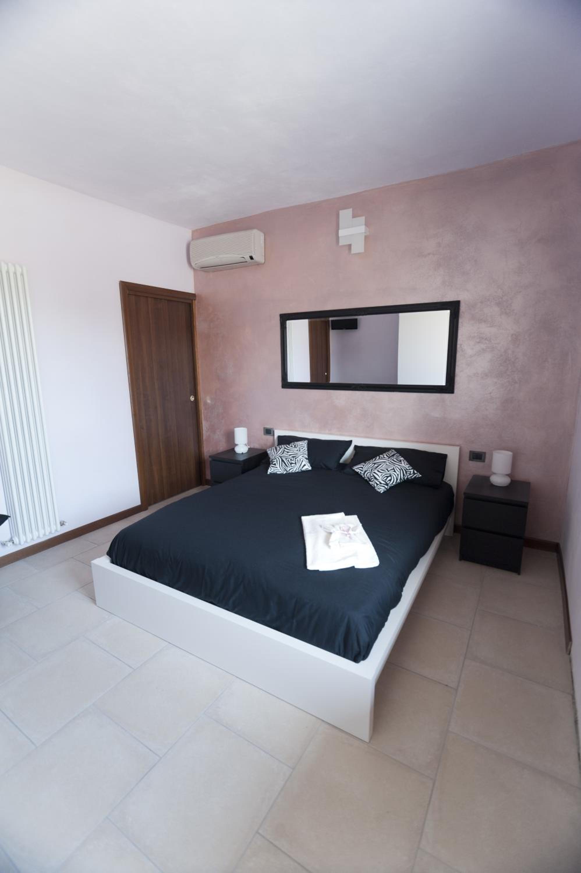 Double Room - Photo 2