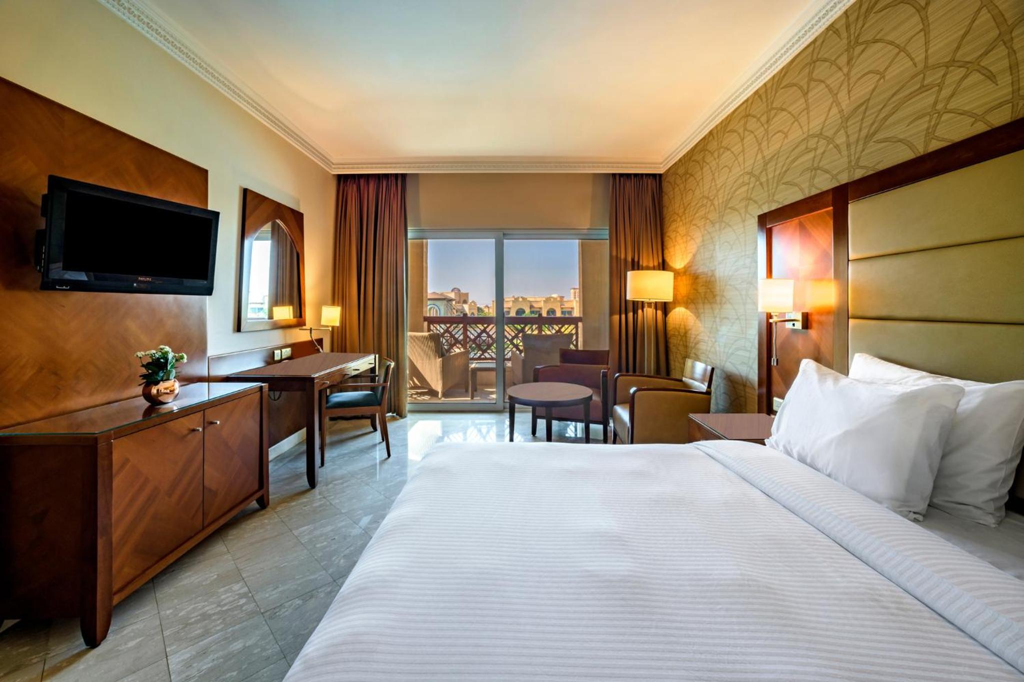 Standard King Room with Pool View photo 3