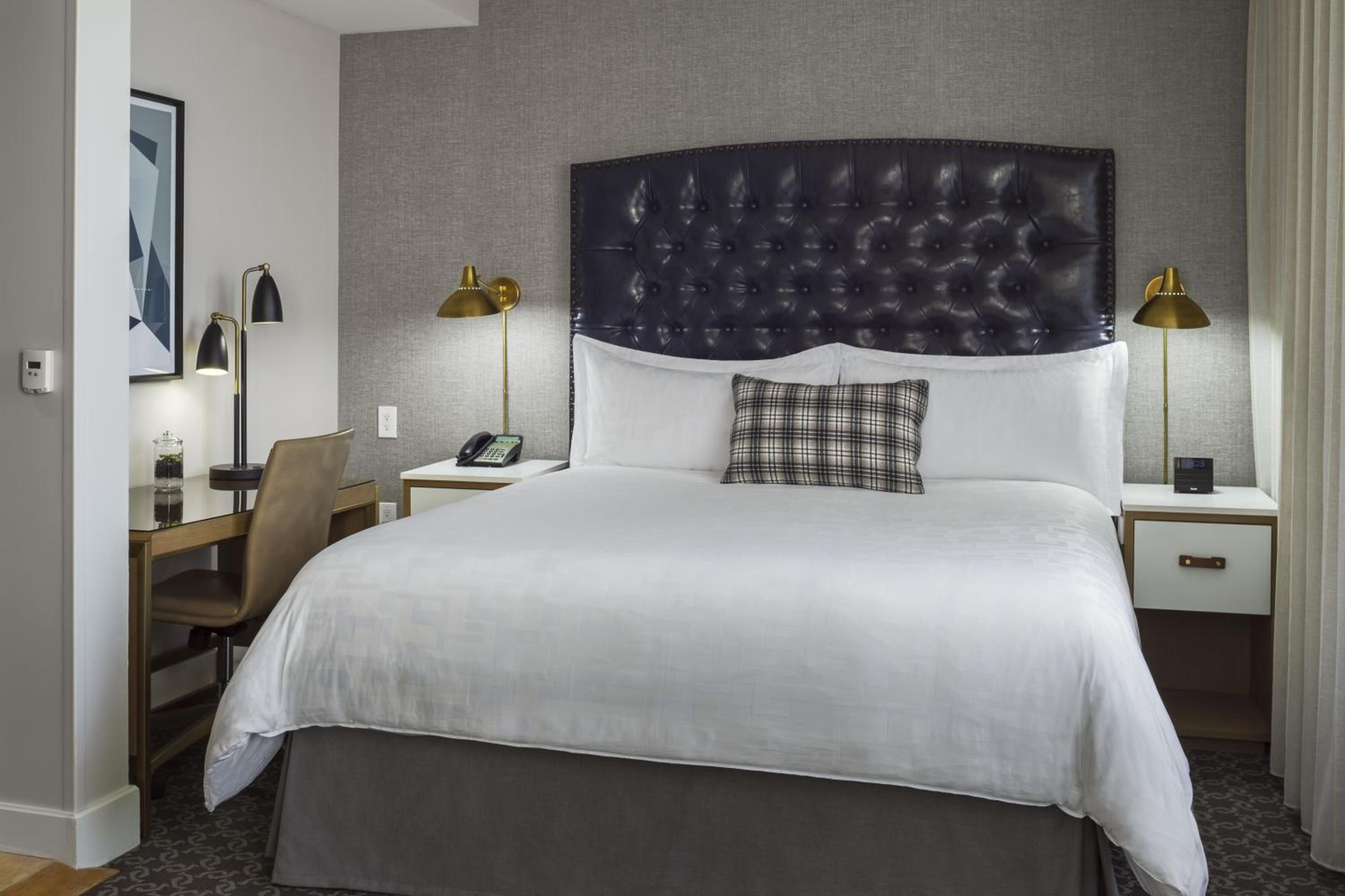 One-Bedroom Suite - Photo 2