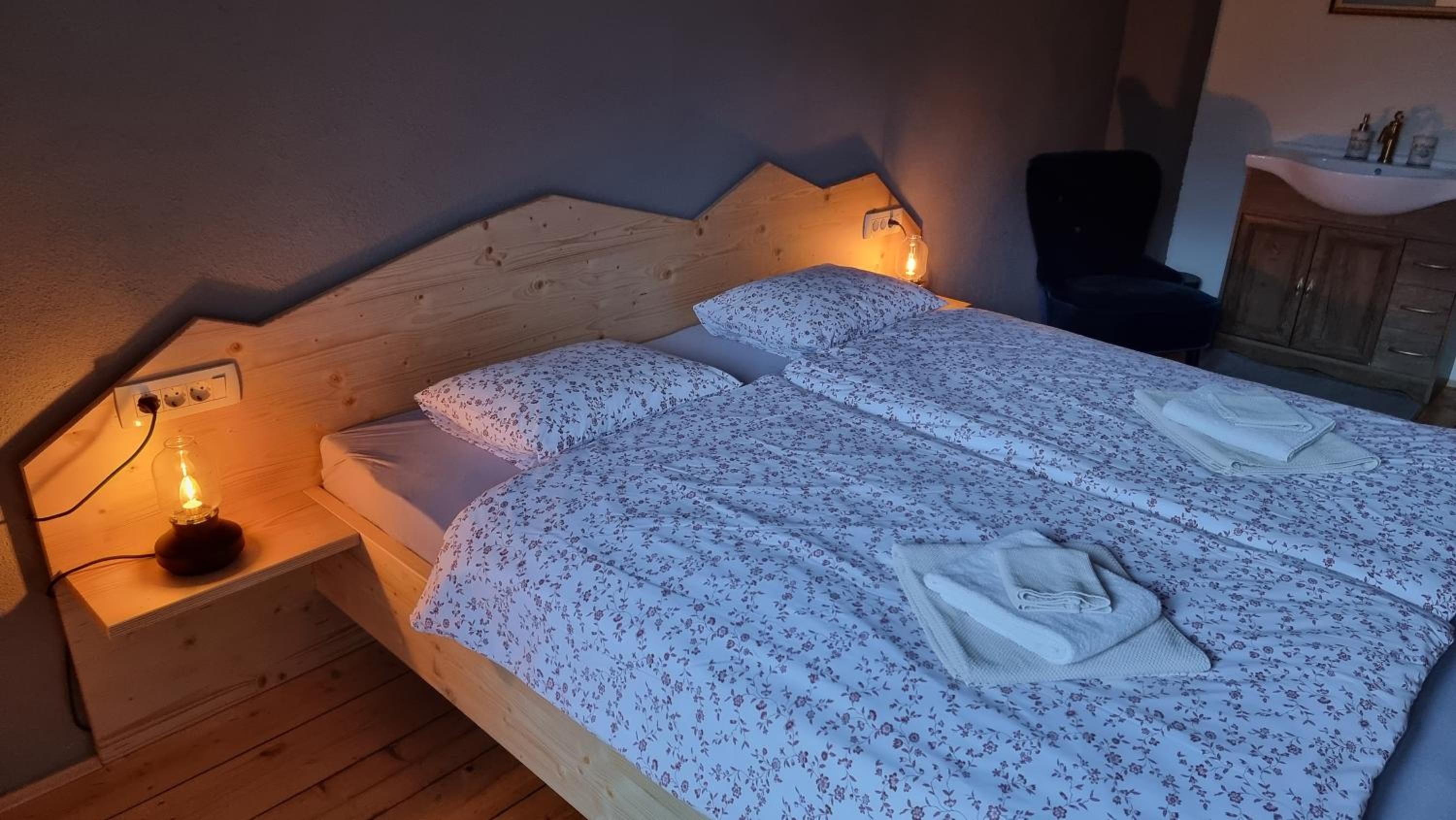Double Room with Shared Bathroom photo 2