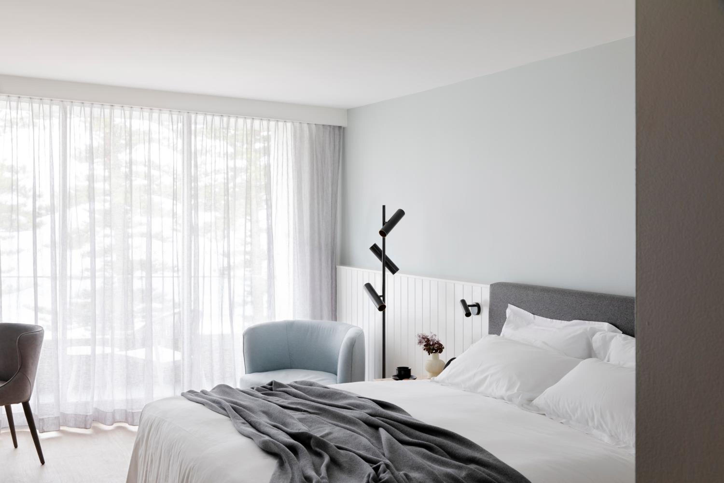 Deluxe King Room with Ocean View thumbnail 6