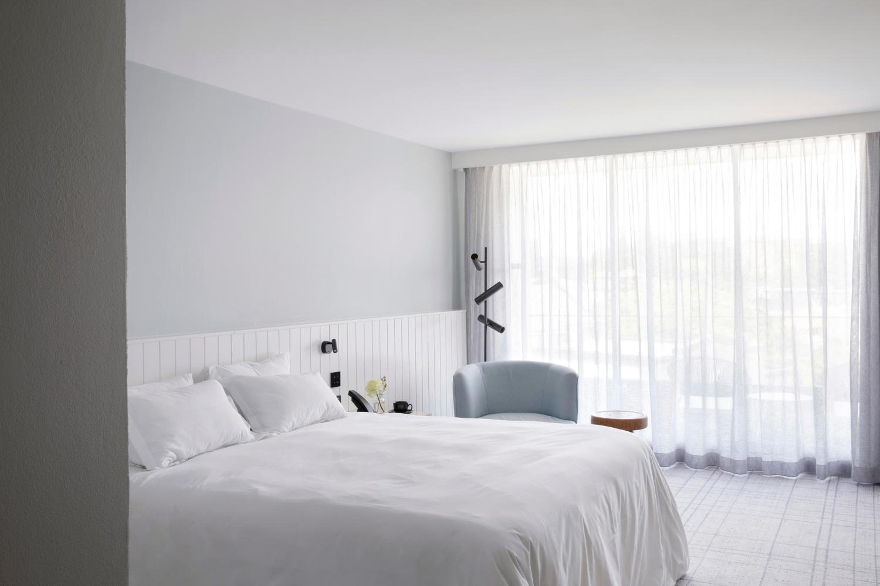 Atrium Deluxe King Room