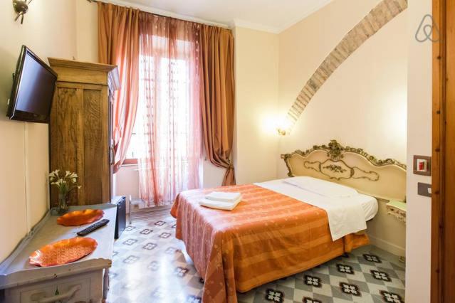 Single Room with Private Bathroom photo 1