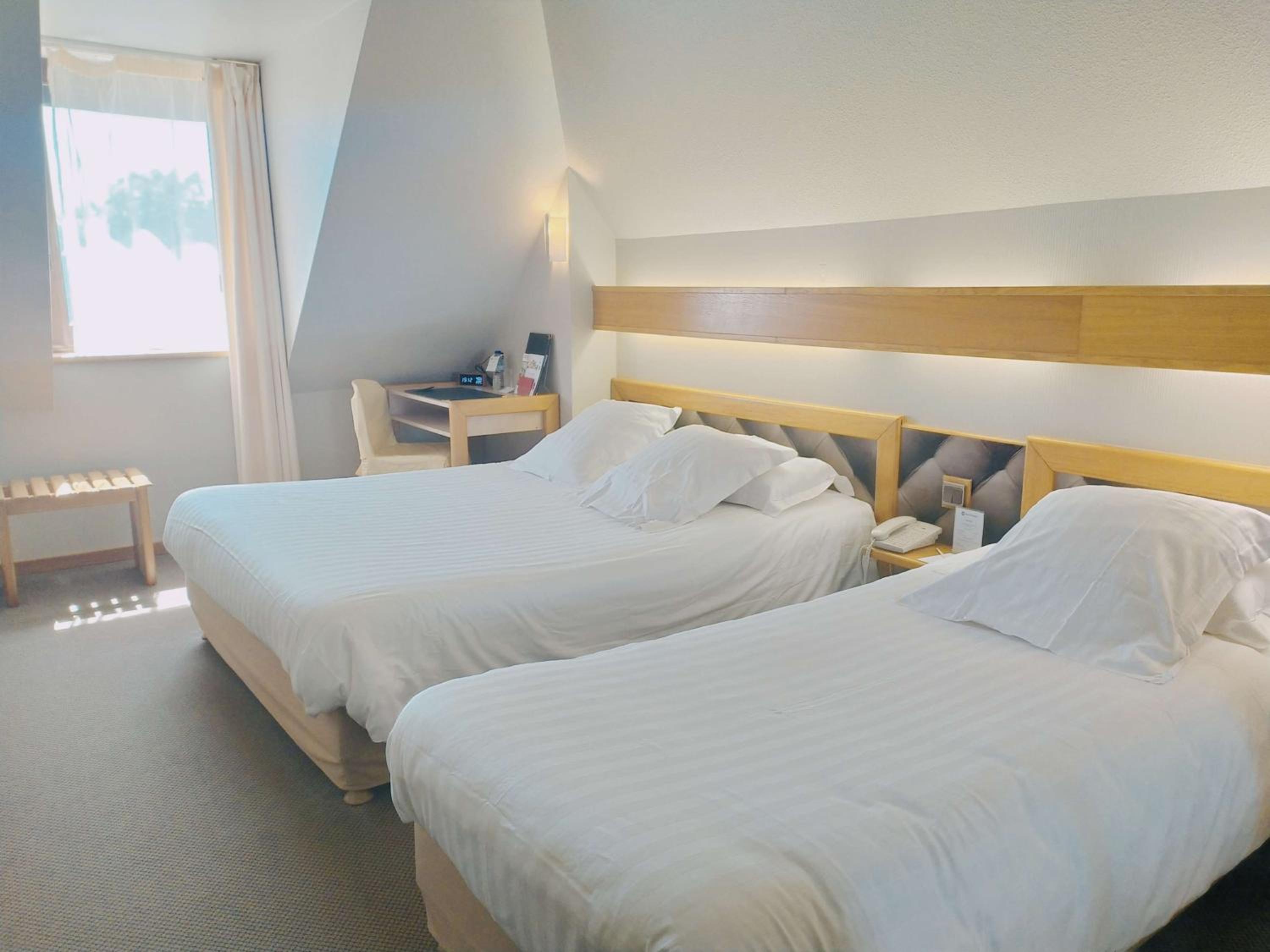 Comfort Triple Room with One Queen Bed and One Single Bed - Non-Smoking photo 1