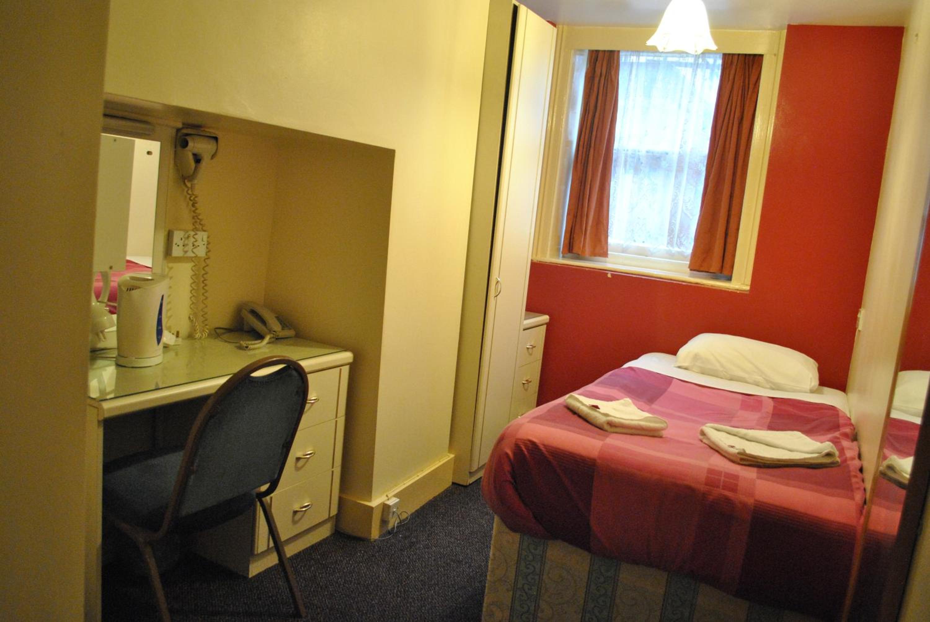 Single Room photo 3