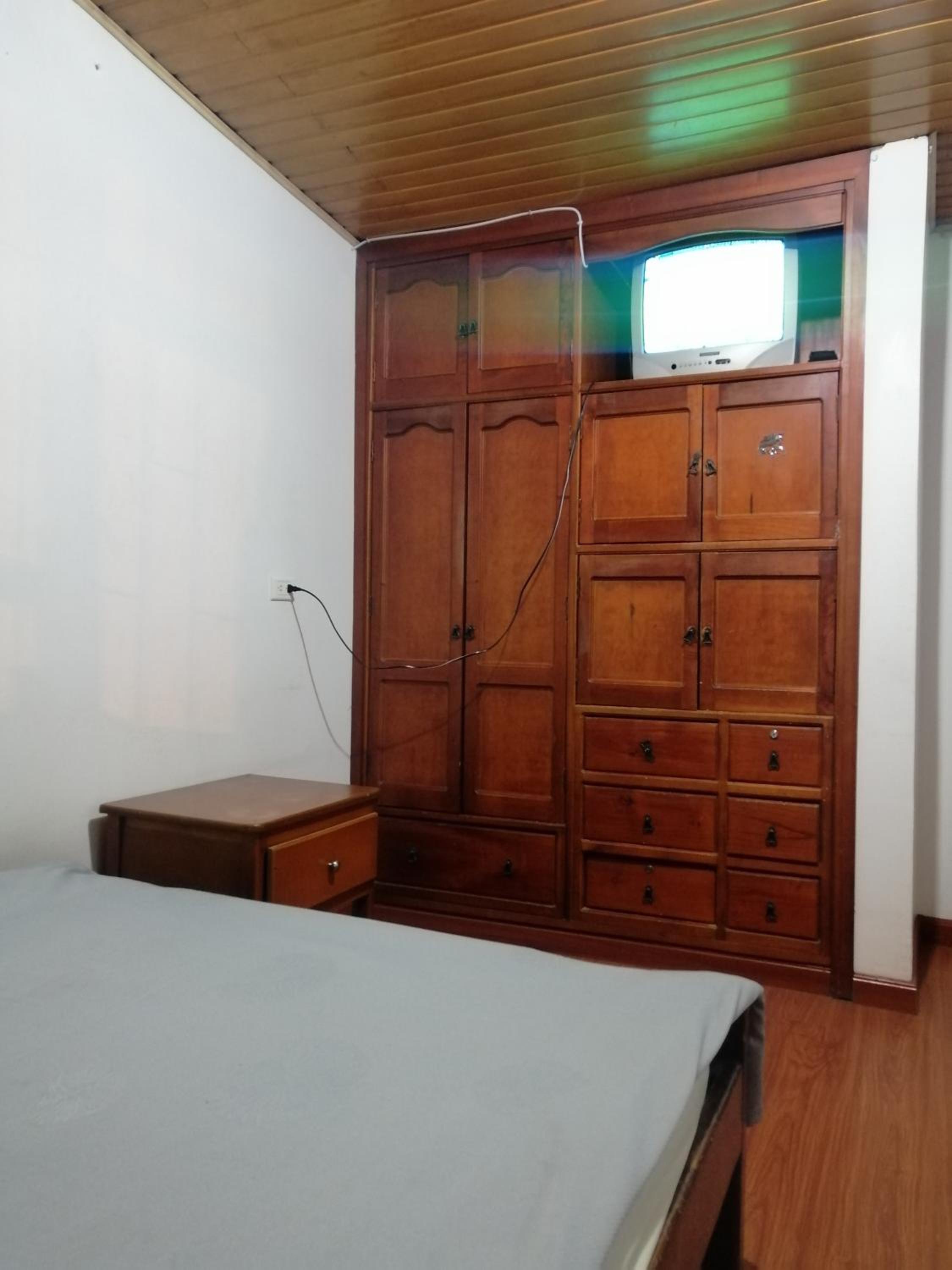Basic Triple Room With Shared Bathroom photo 2