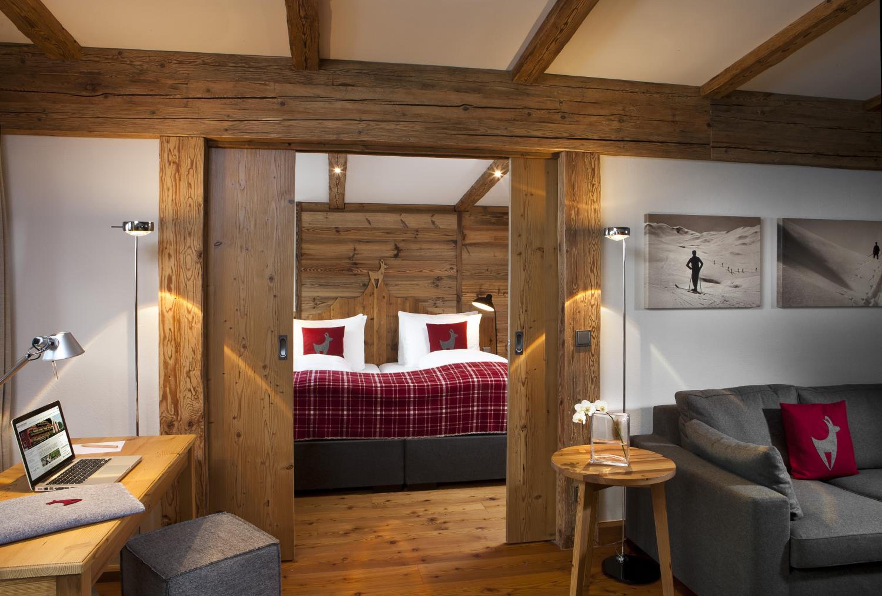 Suite - Photo 1