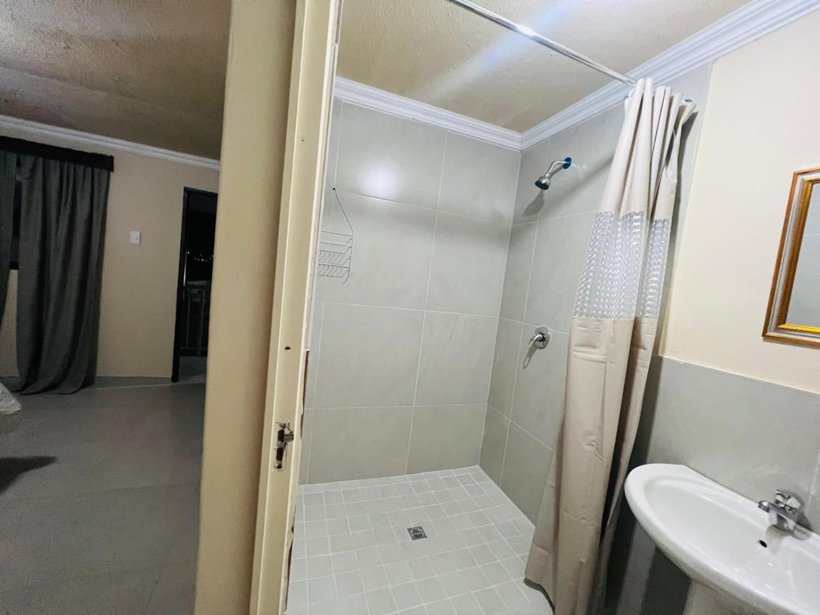 Double Room With Private Bathroom photo 2