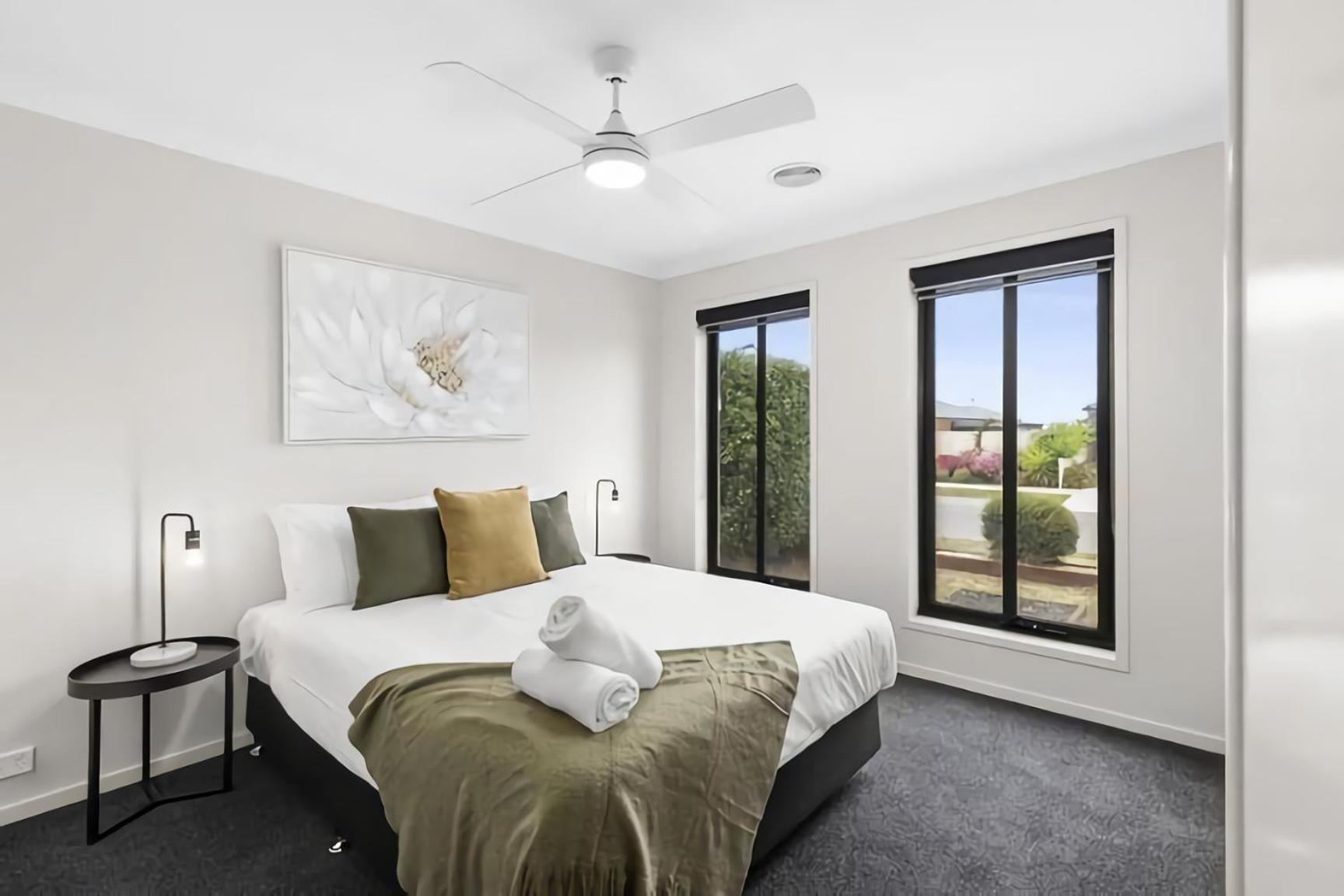 Three-Bedroom House photo 2