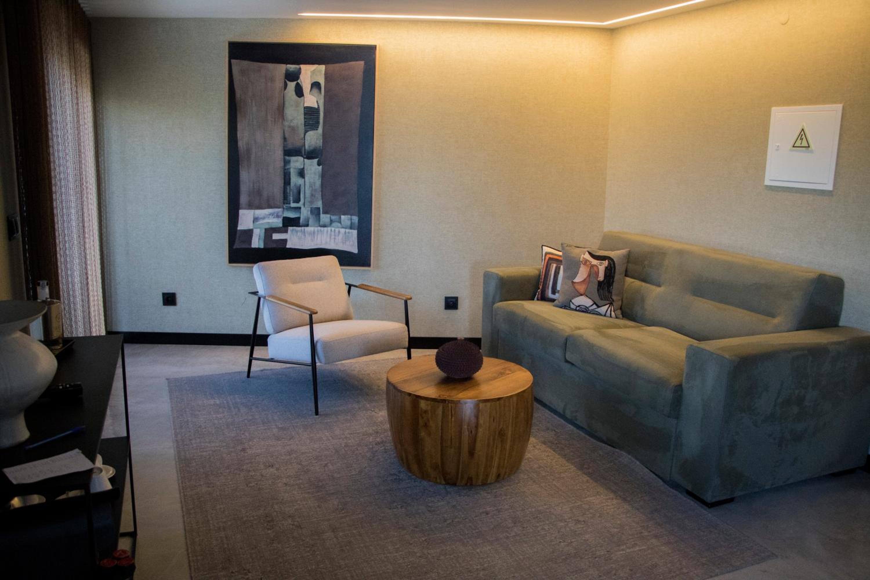 Well Suite - Photo 12