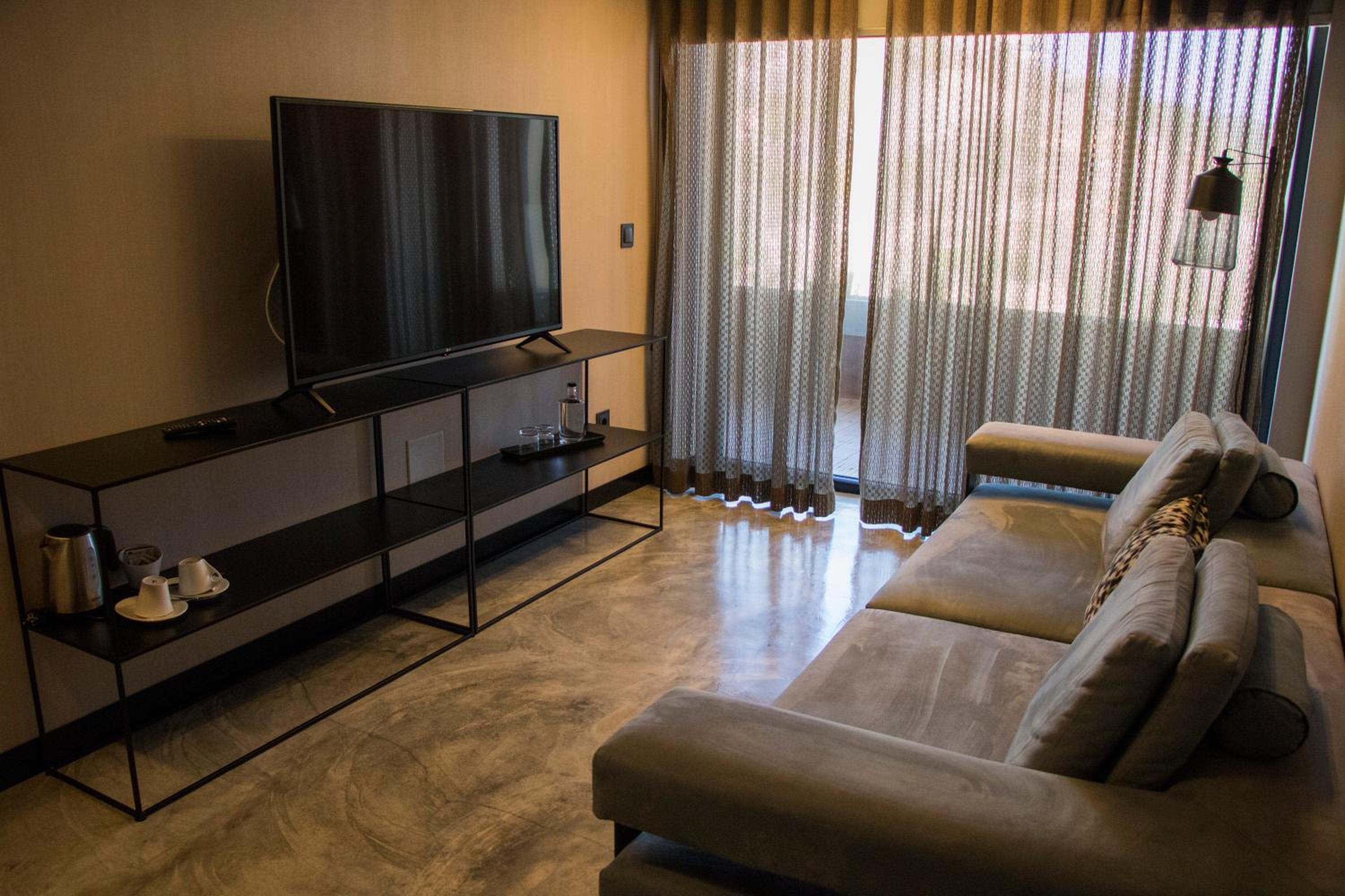 Deluxe Sea Suite - Photo 8