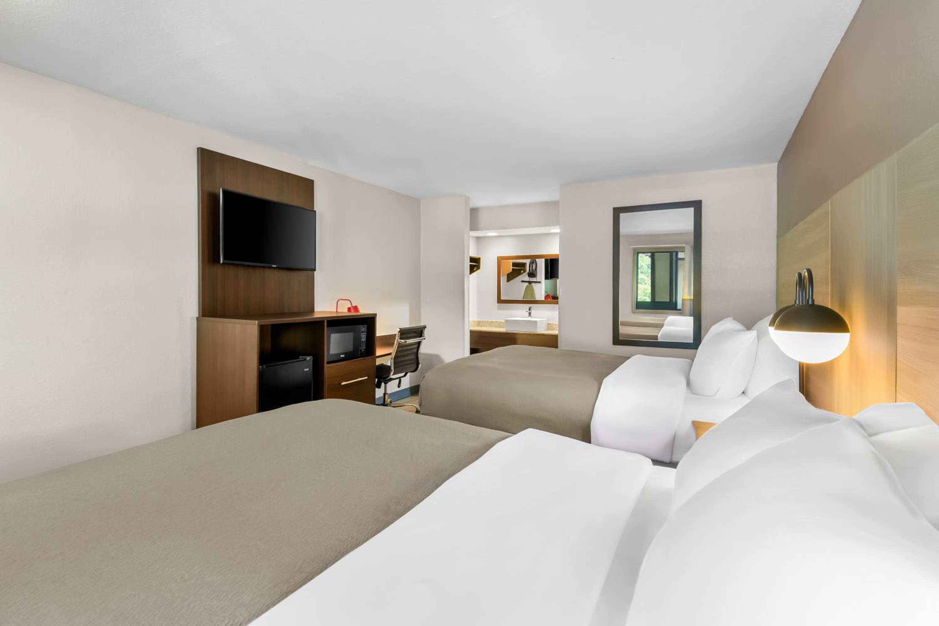 Quadruple Room with Two Queen Beds - Non Smoking