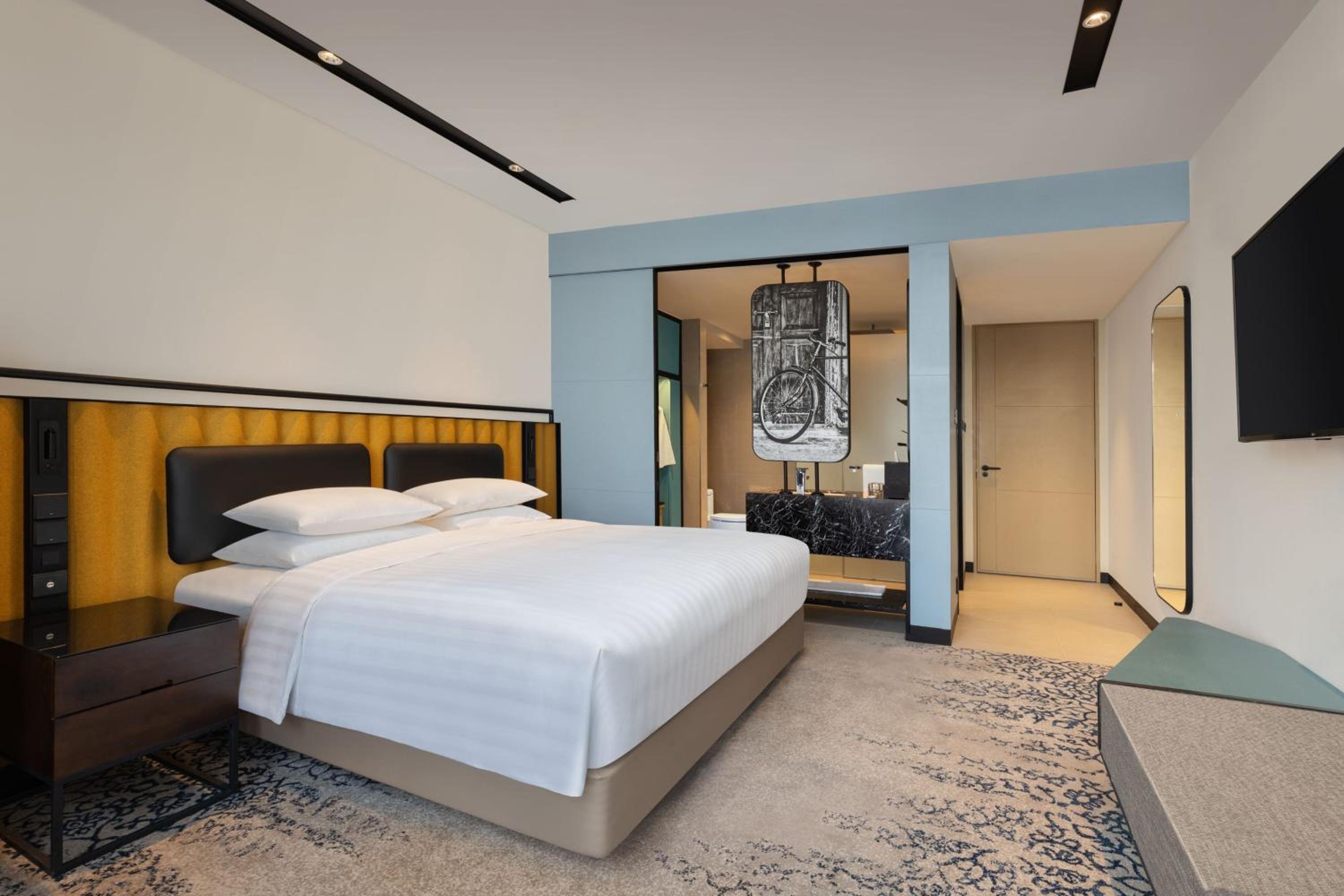 Superior King Room with City View  – Includes a 20% discount at Beira Kitchen and Ala Carte - Photo 4