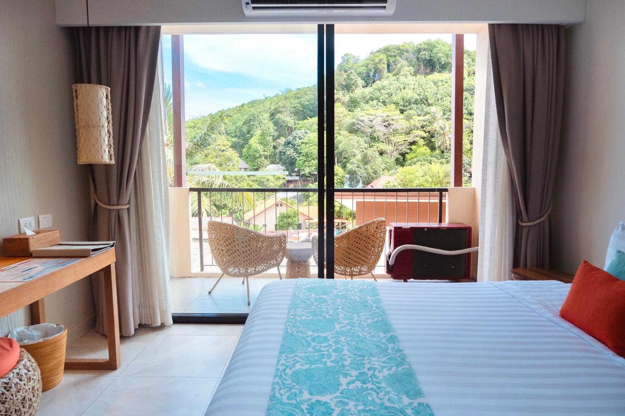 Double or Twin Room with Partial Sea View photo 2