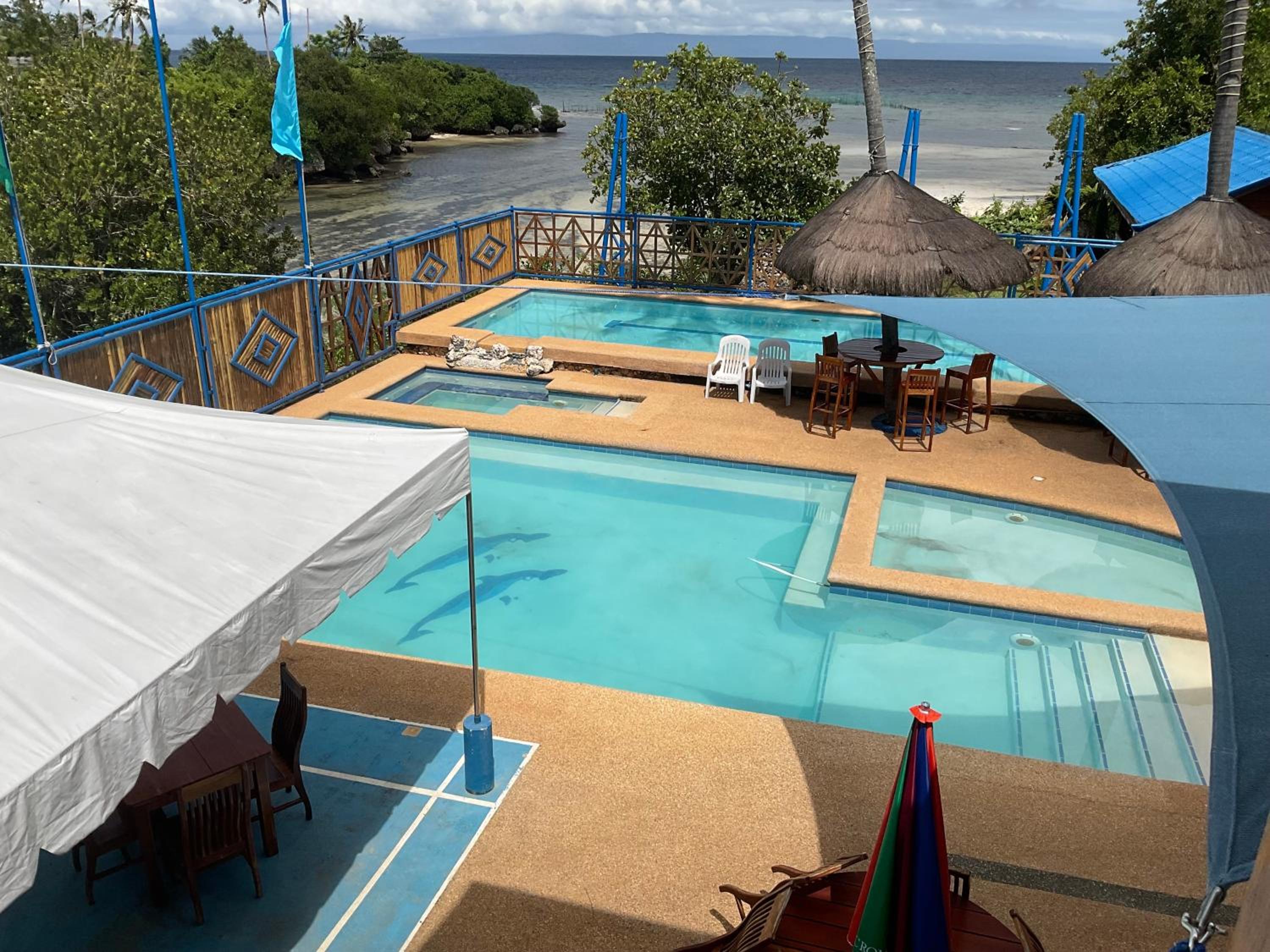 Queen Room with Pool View - Photo 3