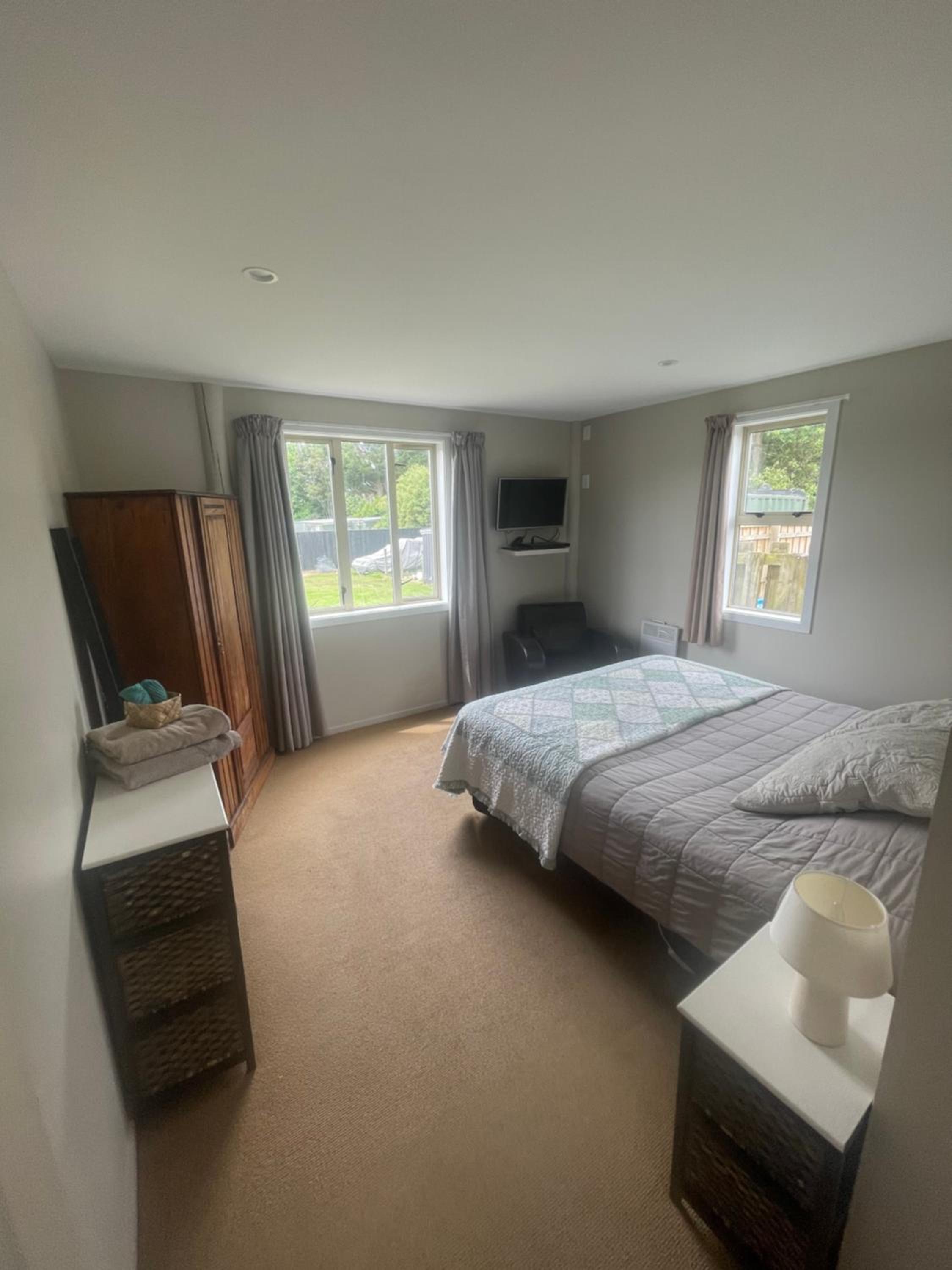 Queen Room with Shared Facilities