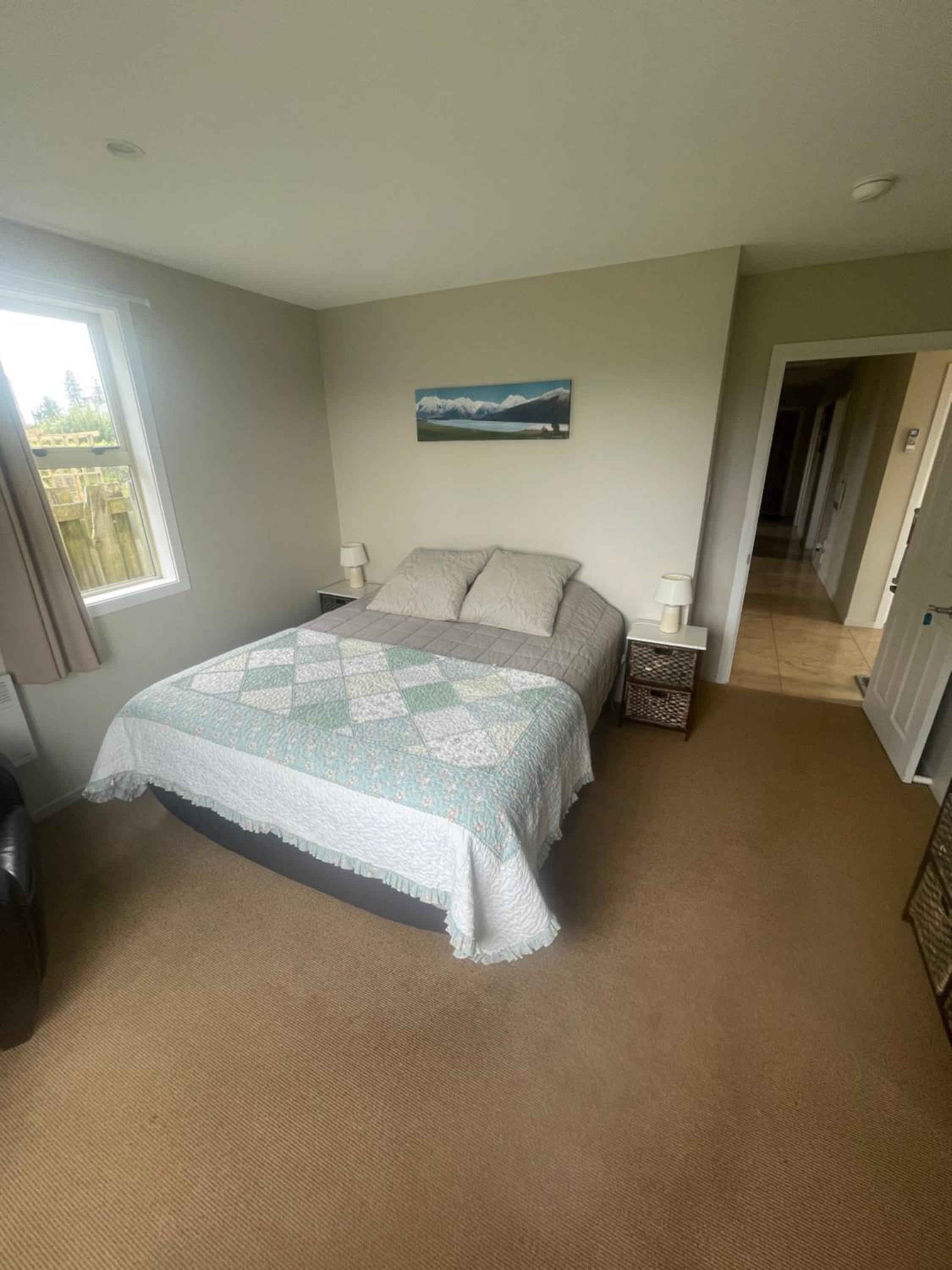 Queen Room with Shared Facilities photo 3