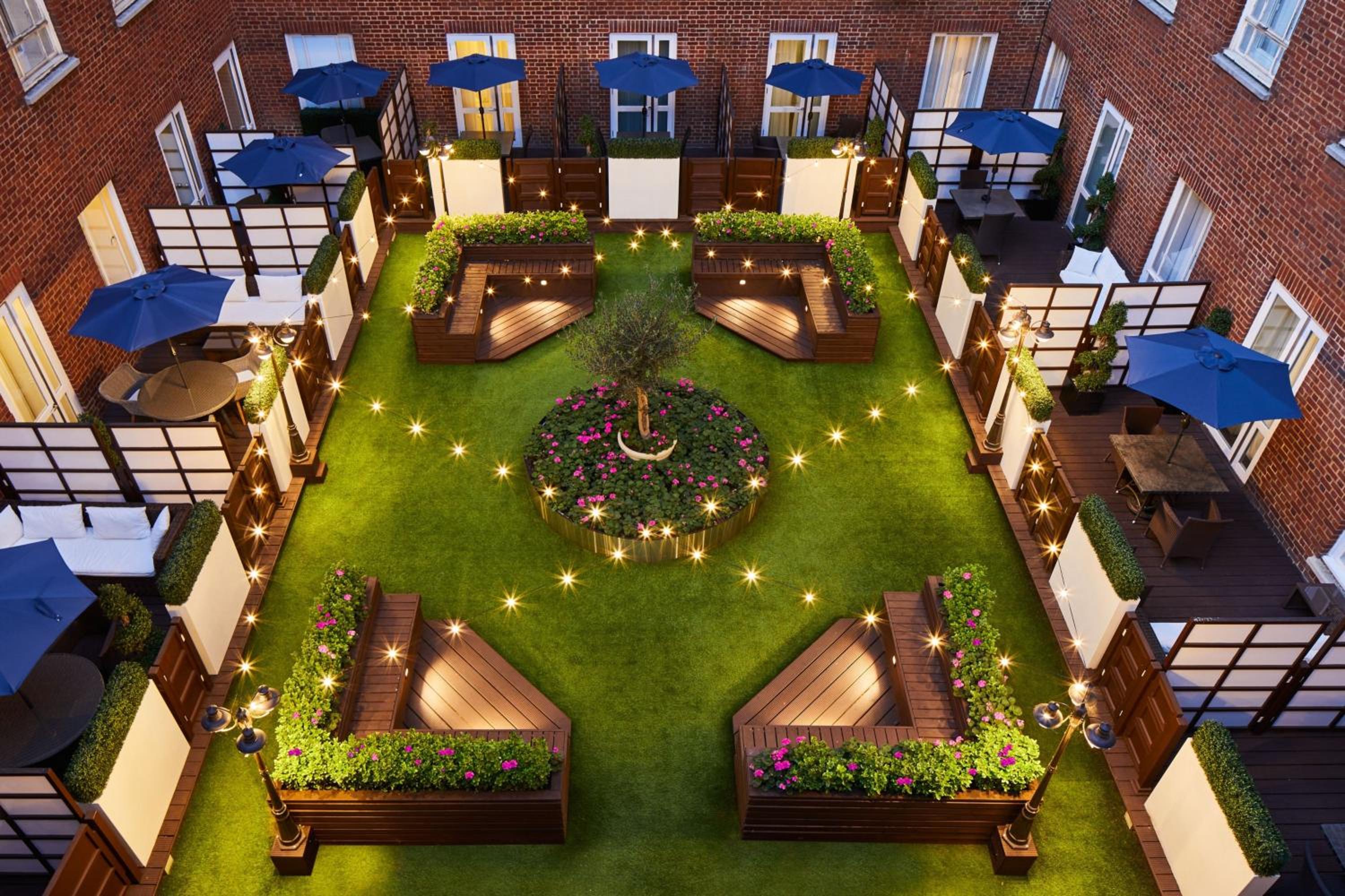 Balcony Suite with Executive Lounge Access thumbnail 5