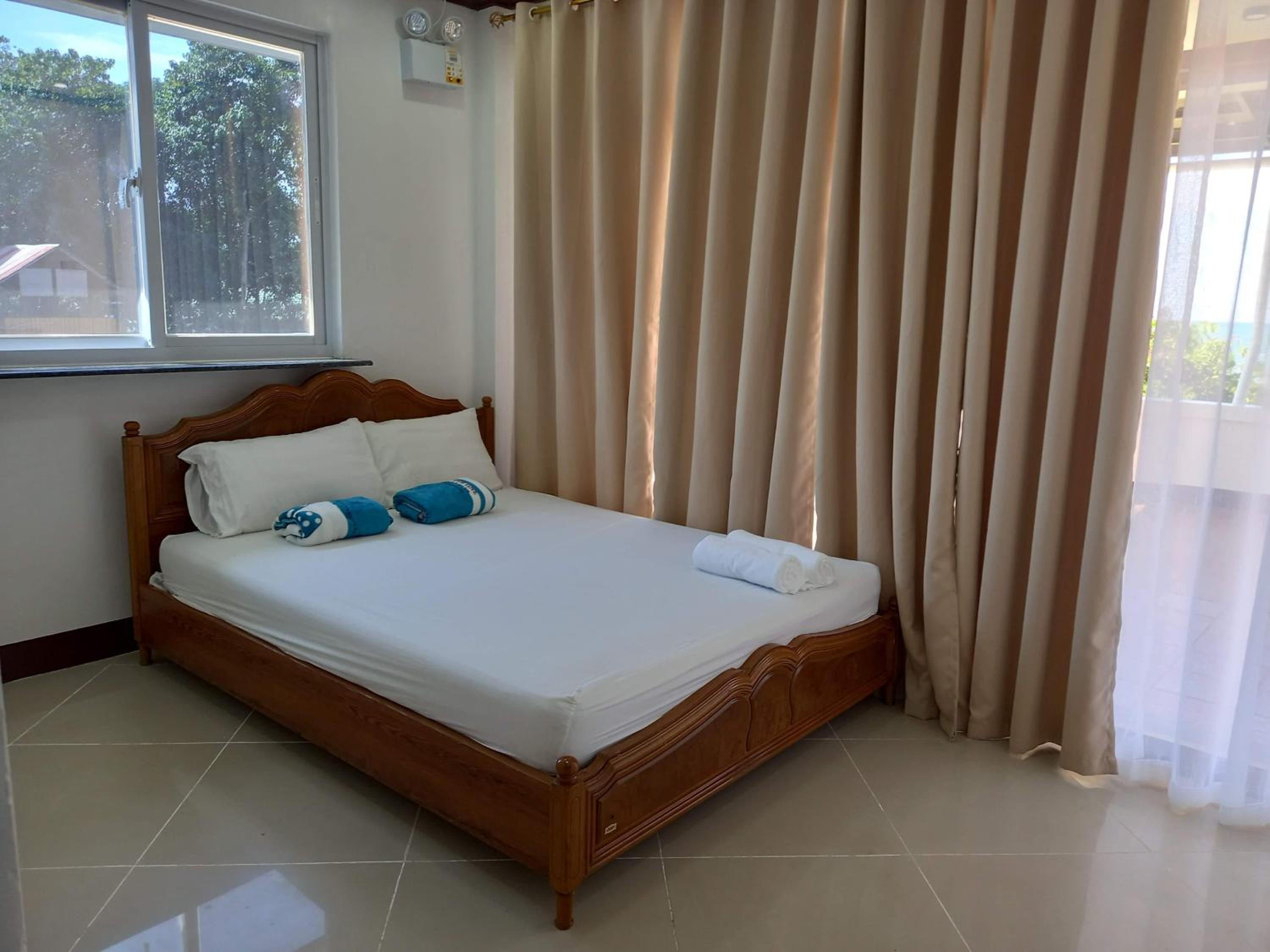 Deluxe Double Room with Balcony and Sea View photo 2