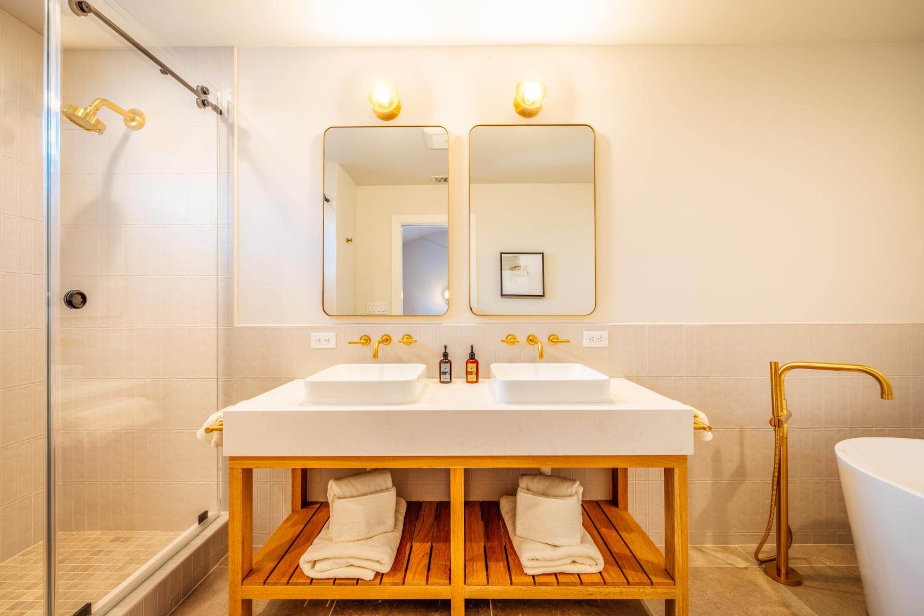 Superior King Suite photo 3