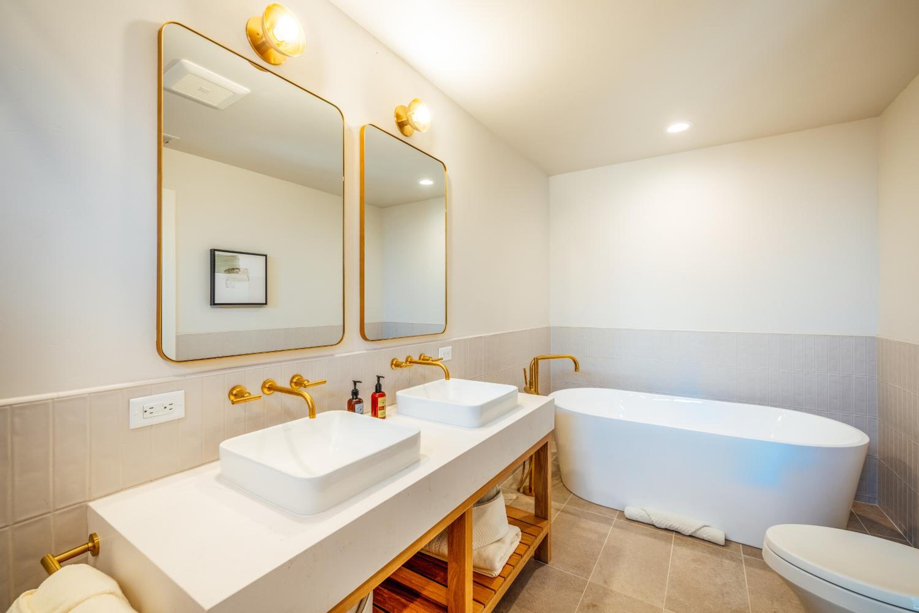 Superior King Suite photo 2