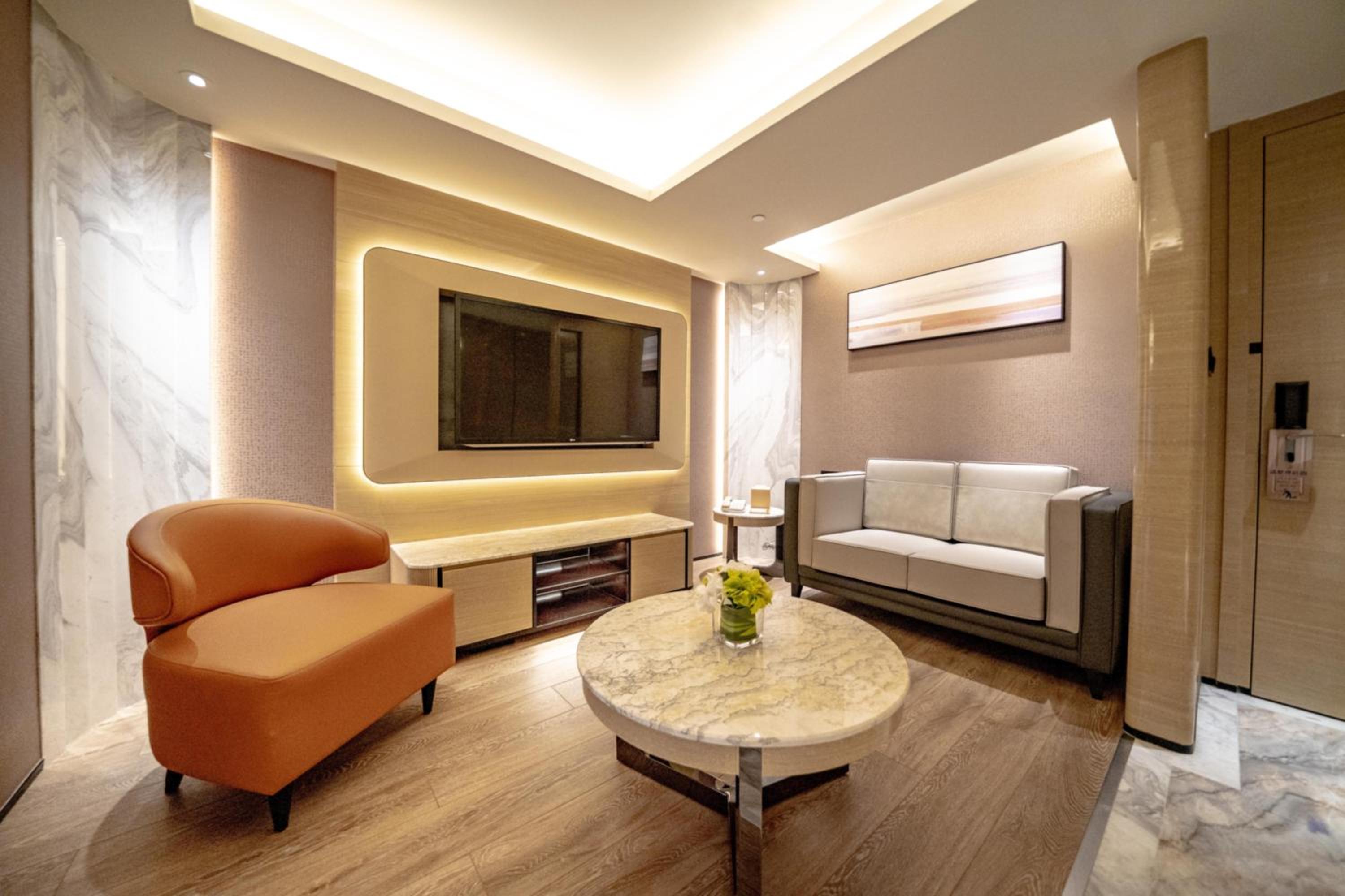 Suite - Photo 2