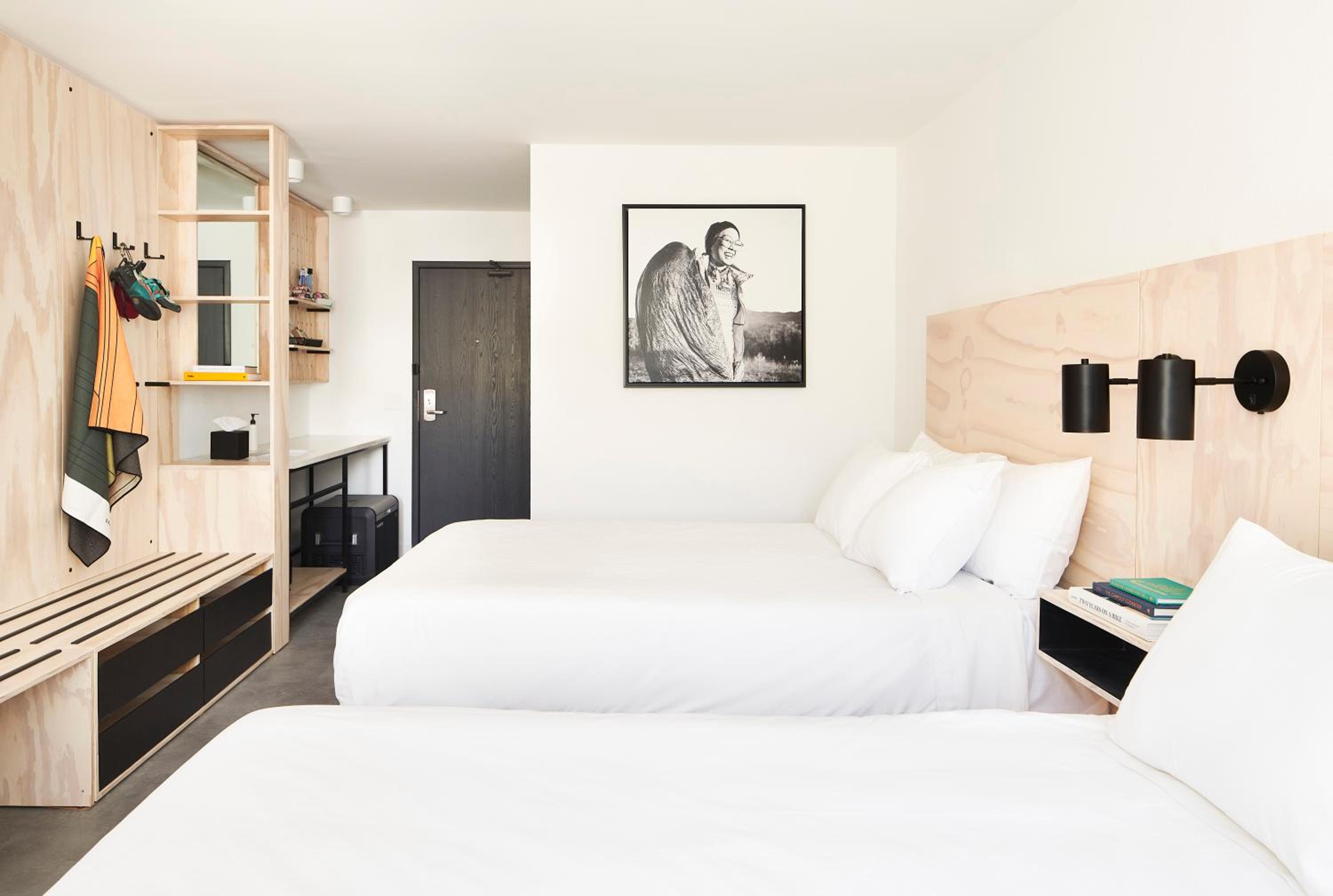Queen Room with Two Queen Beds - Photo 2