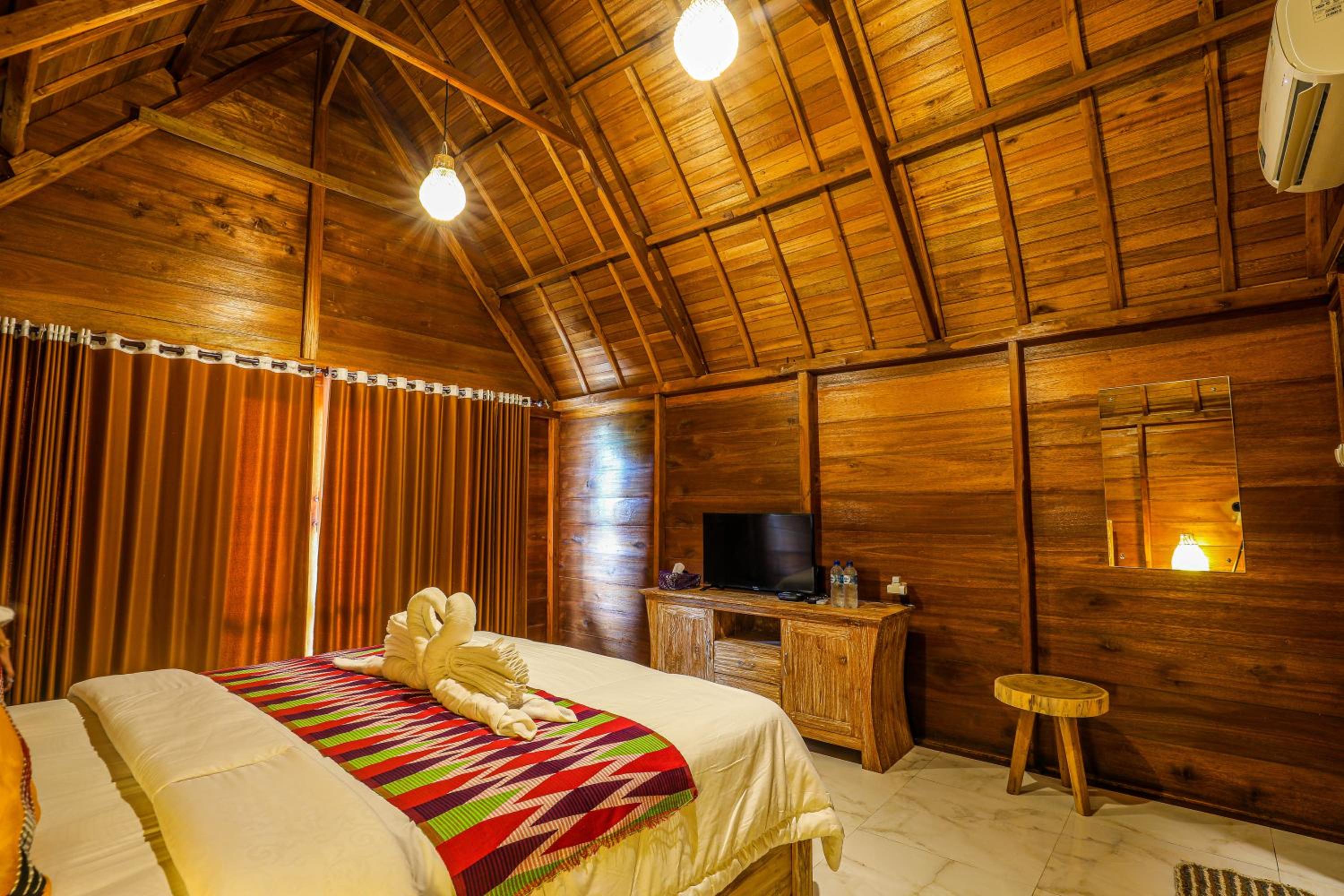 Deluxe Double Room - Photo 11