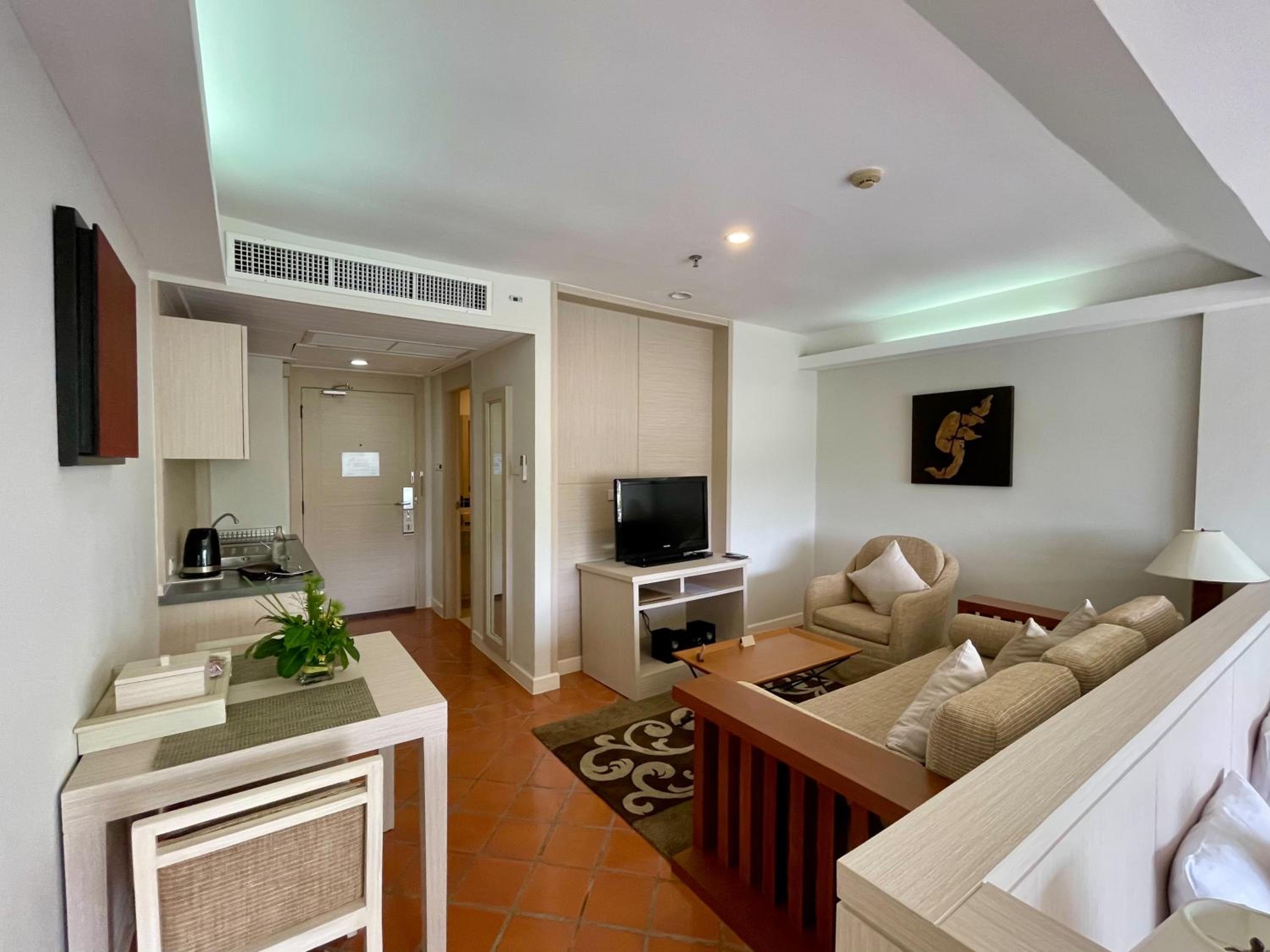 Studio Suite - Photo 9