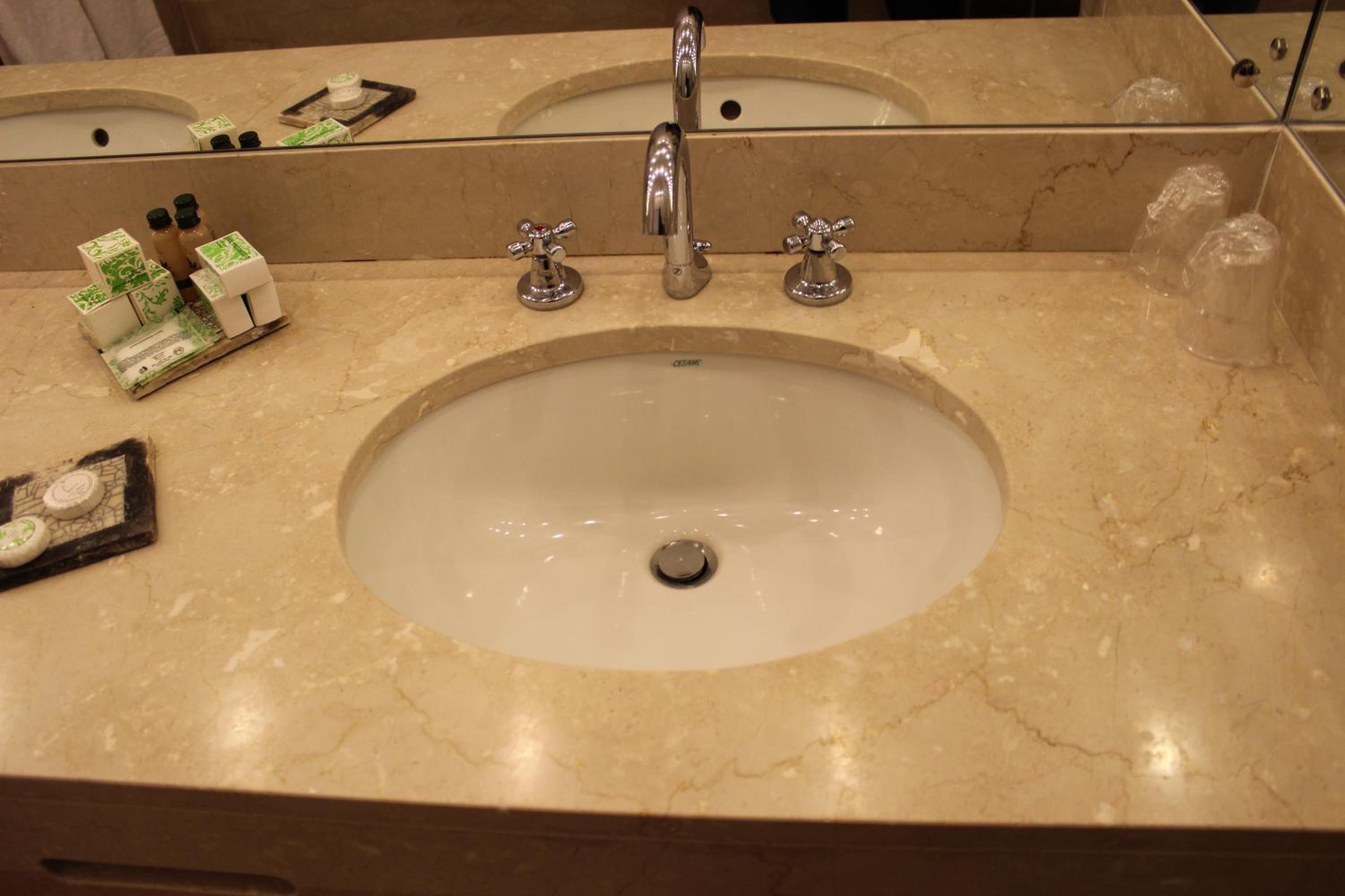 Twin Room - Photo 9