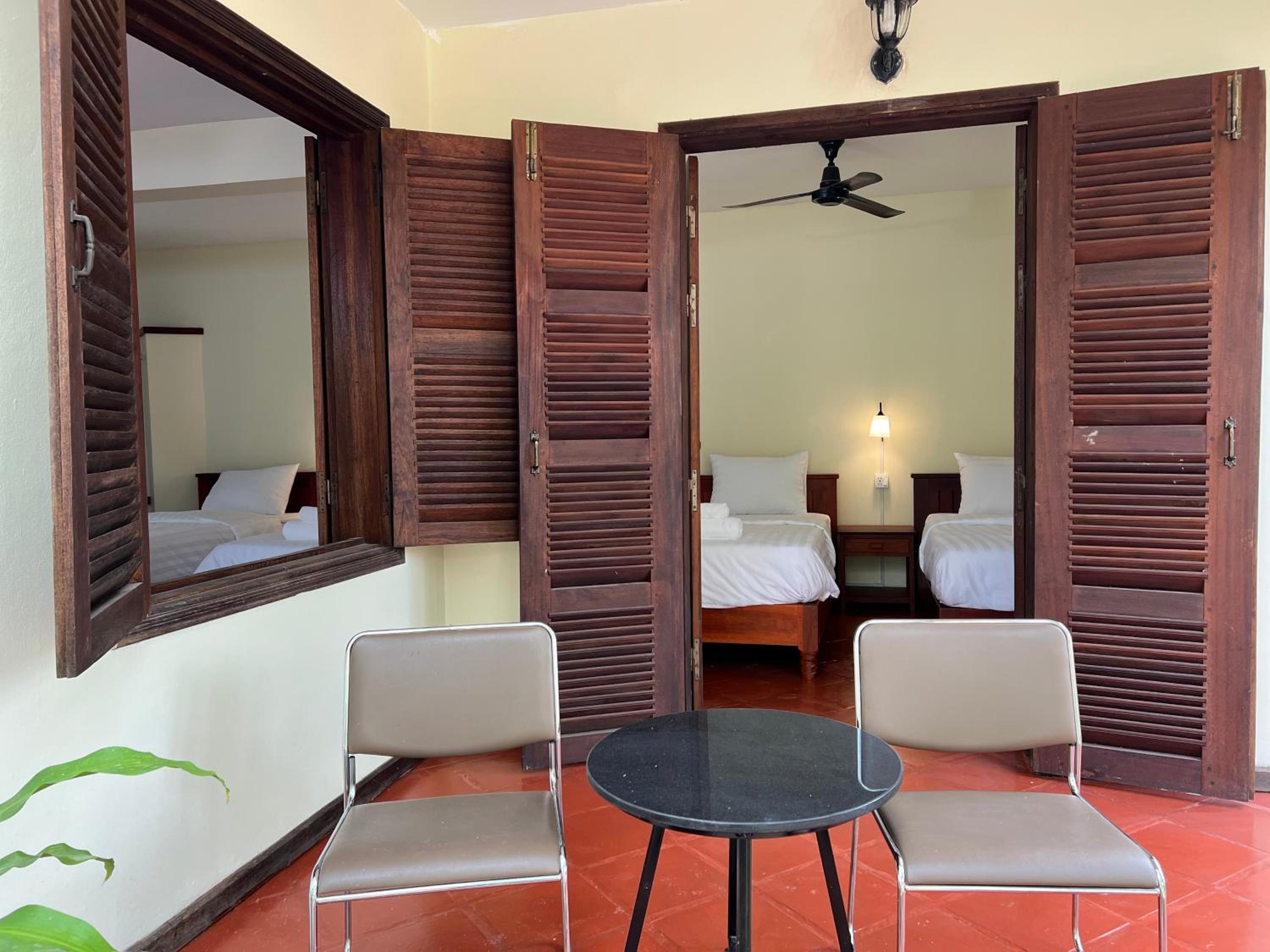Family Connecting Pool View with Balcony