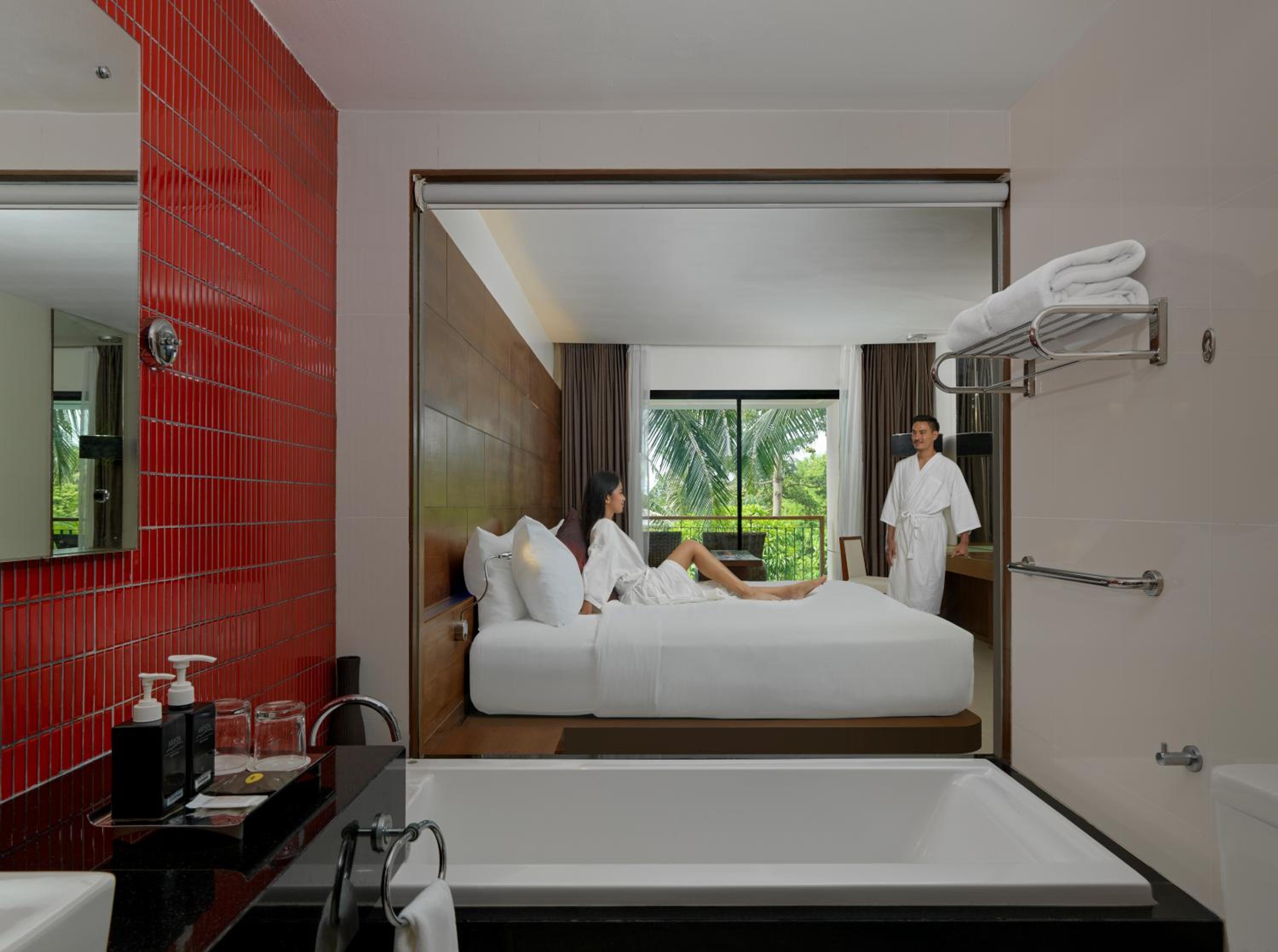 Superior King Room with Pool View and Balcony - Photo 3