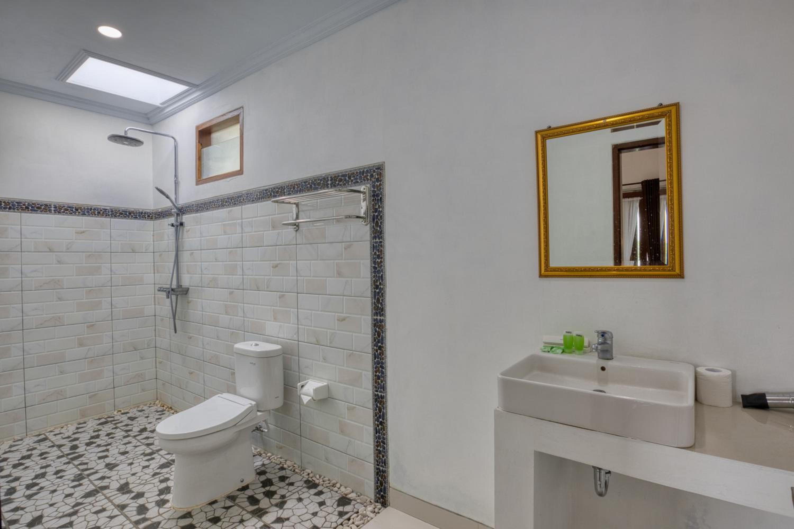 Deluxe Double Room with Balcony and Sea View - Photo 17