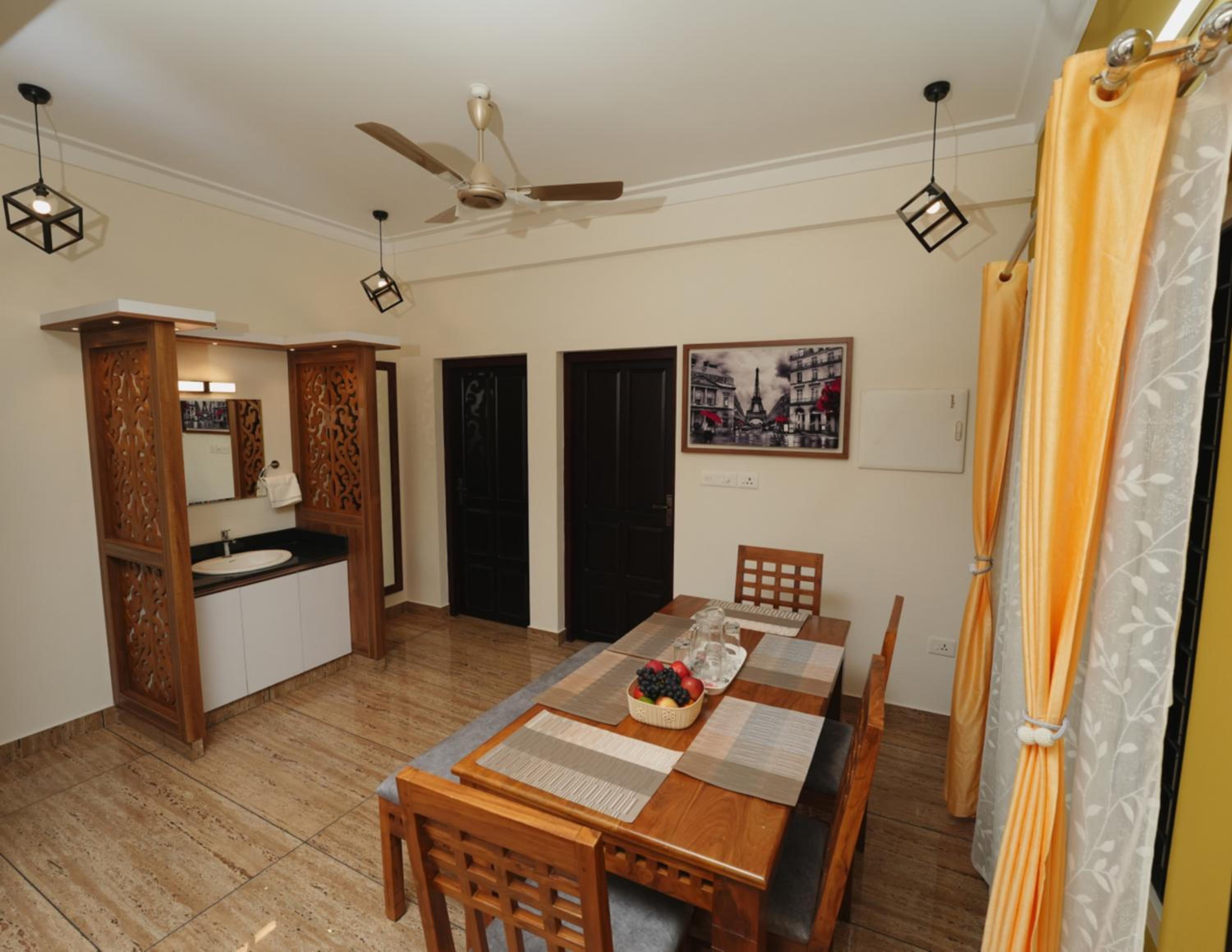 Apartment with Balcony photo 2