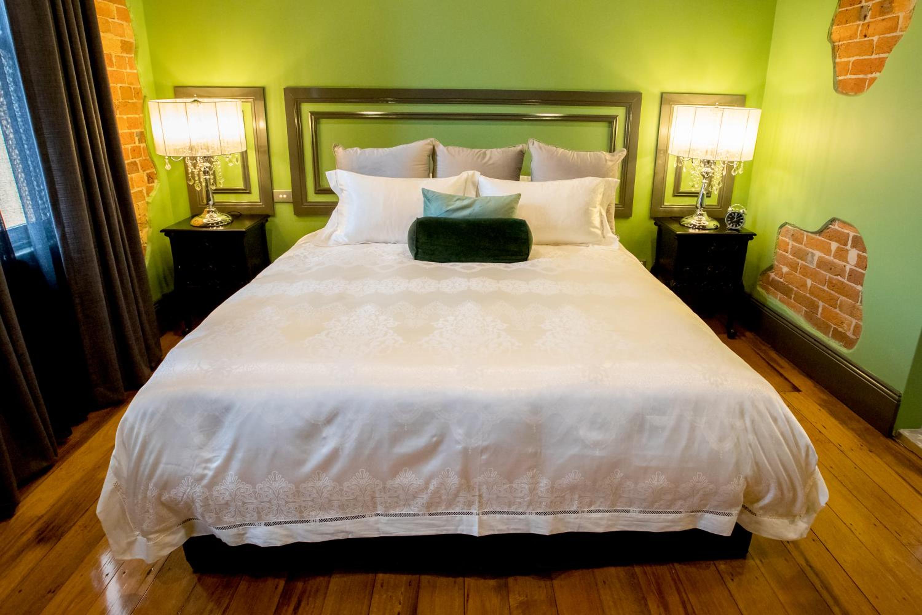 Deluxe King Suite