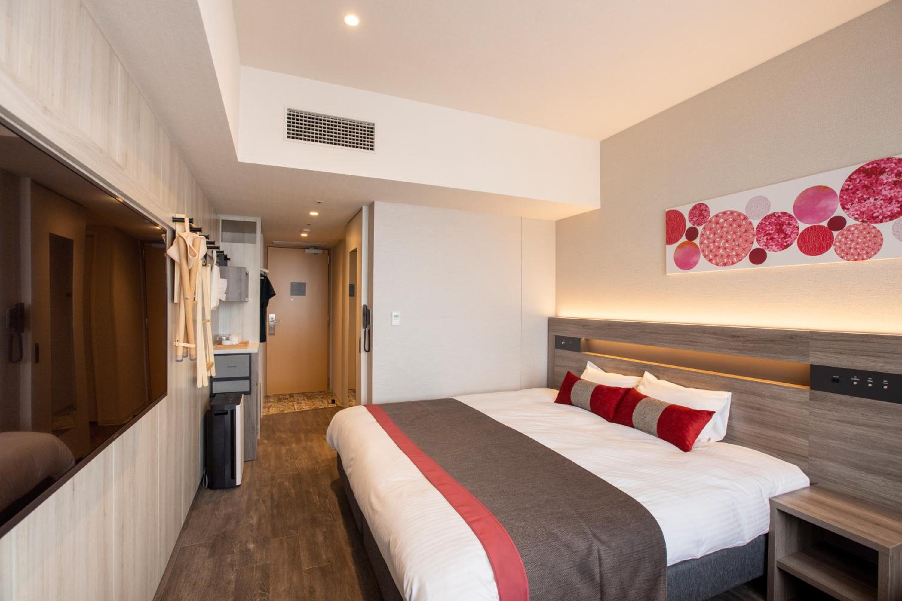 NIJI KAN Casual Double Room with Shower 8F (21㎡) - Buffet Breakfast and Dinner Included (Ceada Palace) (NIJI KAN is an Accommodations Only Building) Restaurant and Onsen are in a Different Building.