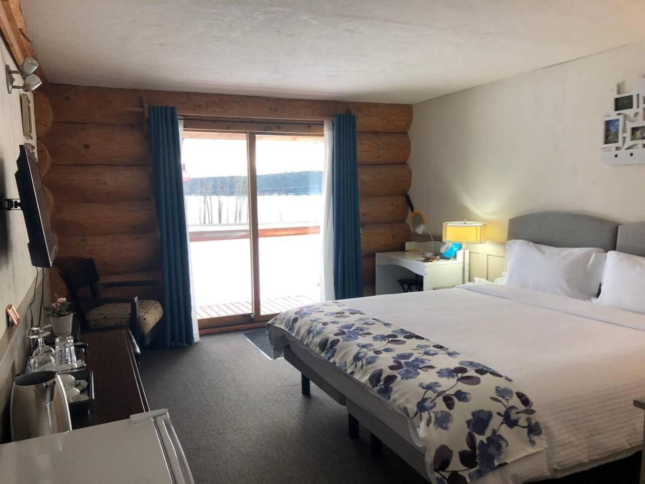 King Room with Lake View - Photo 6