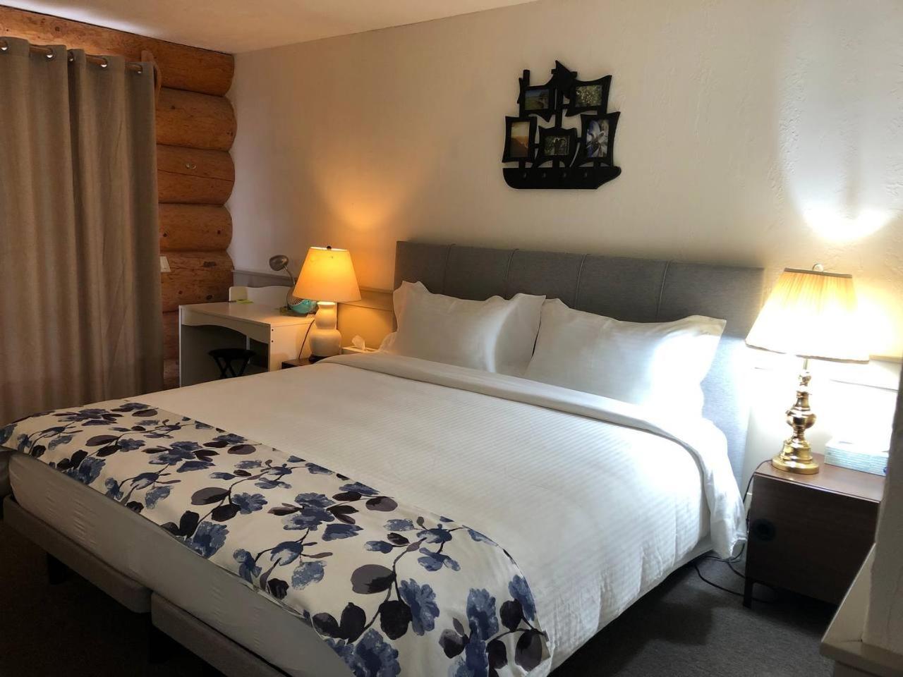 King Room with Lake View - Photo 8