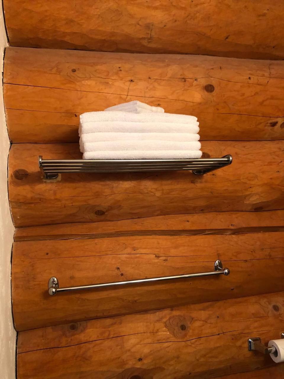 Double or Twin Room with Lake View - Photo 2
