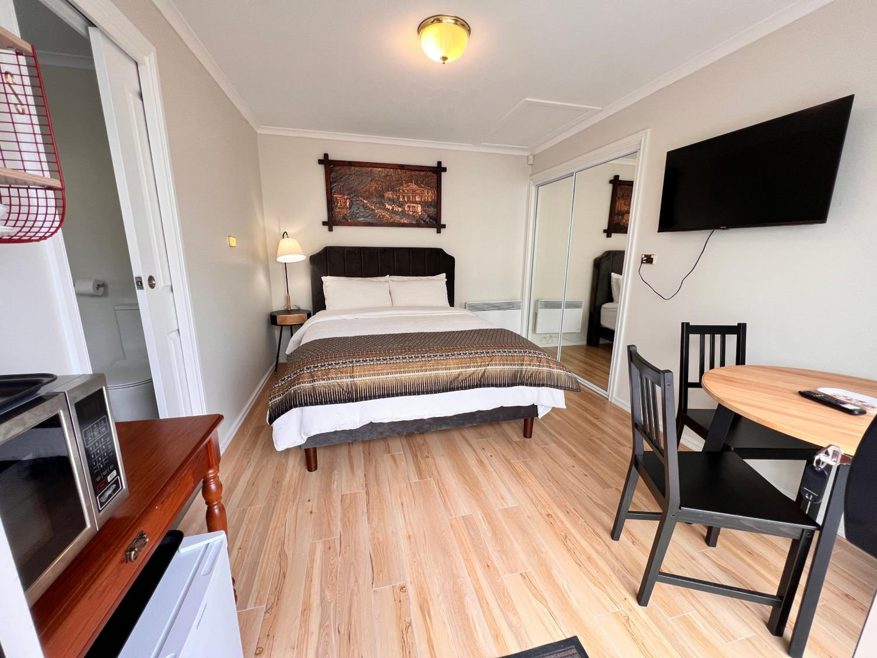 One-Bedroom House photo 1