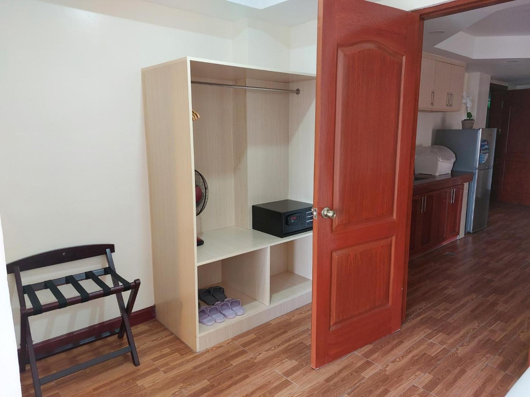Standard Family Room - Photo 8