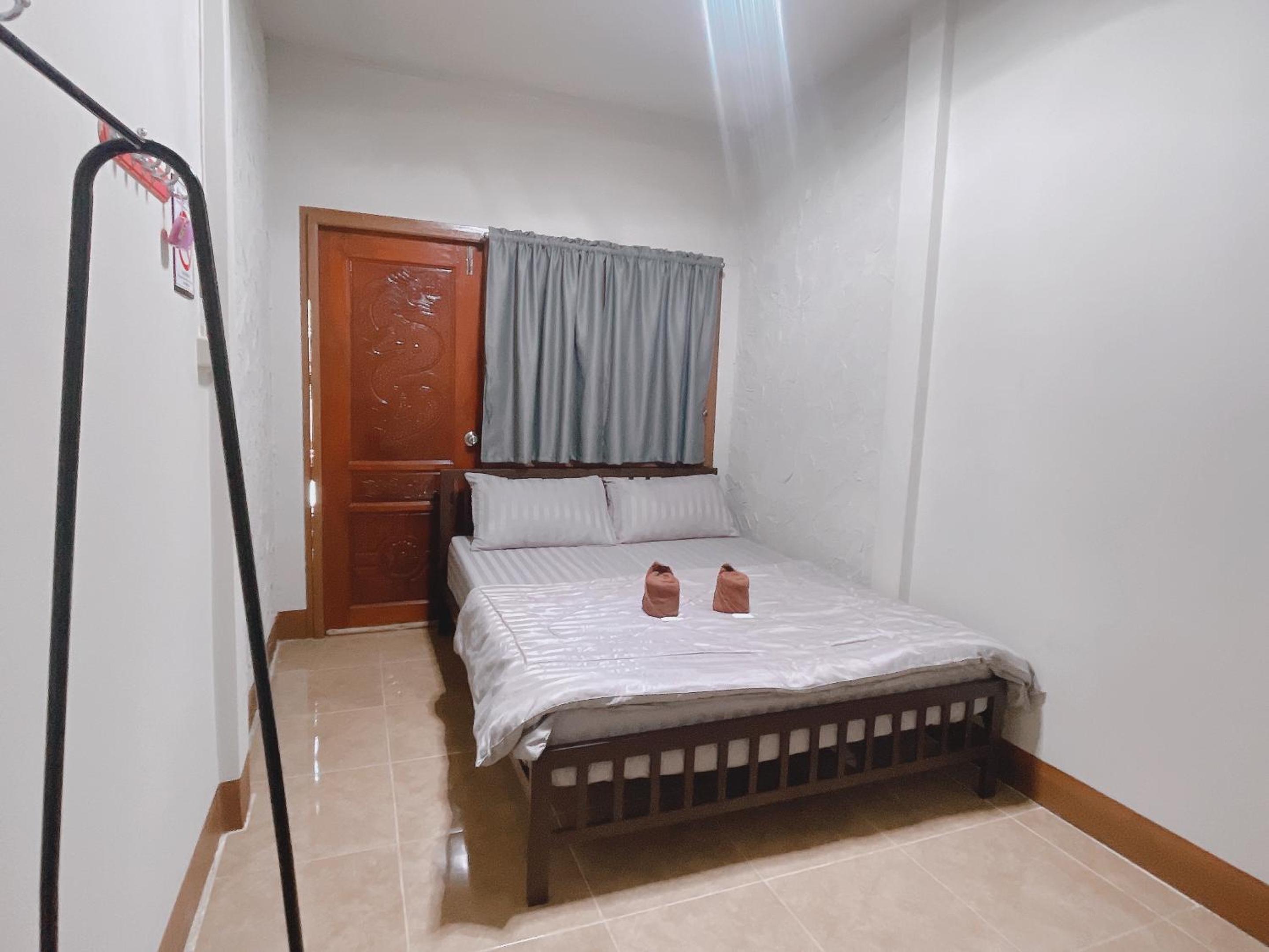 Standard Double Room - Photo 25