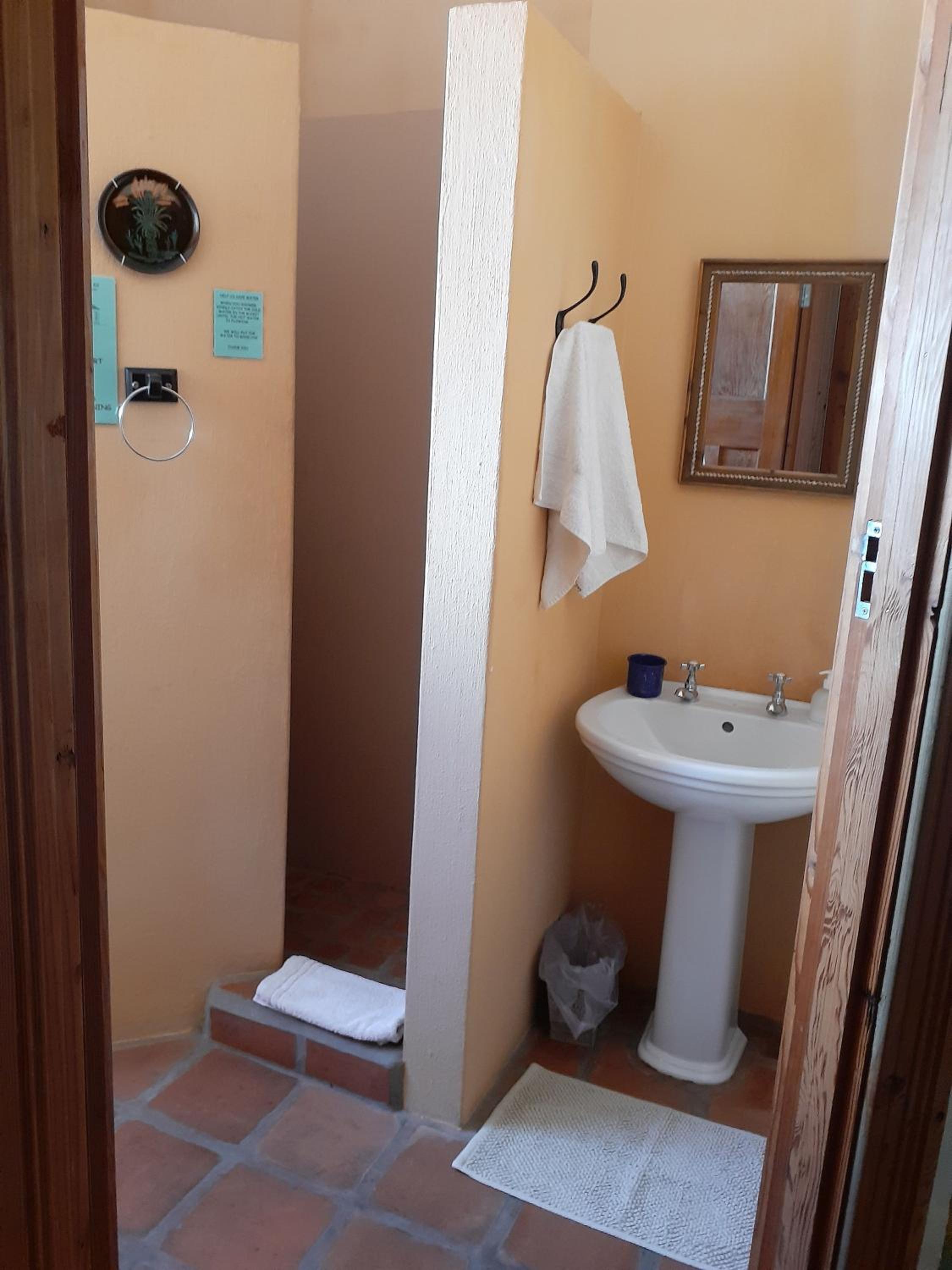 Budget Double Room - Photo 2